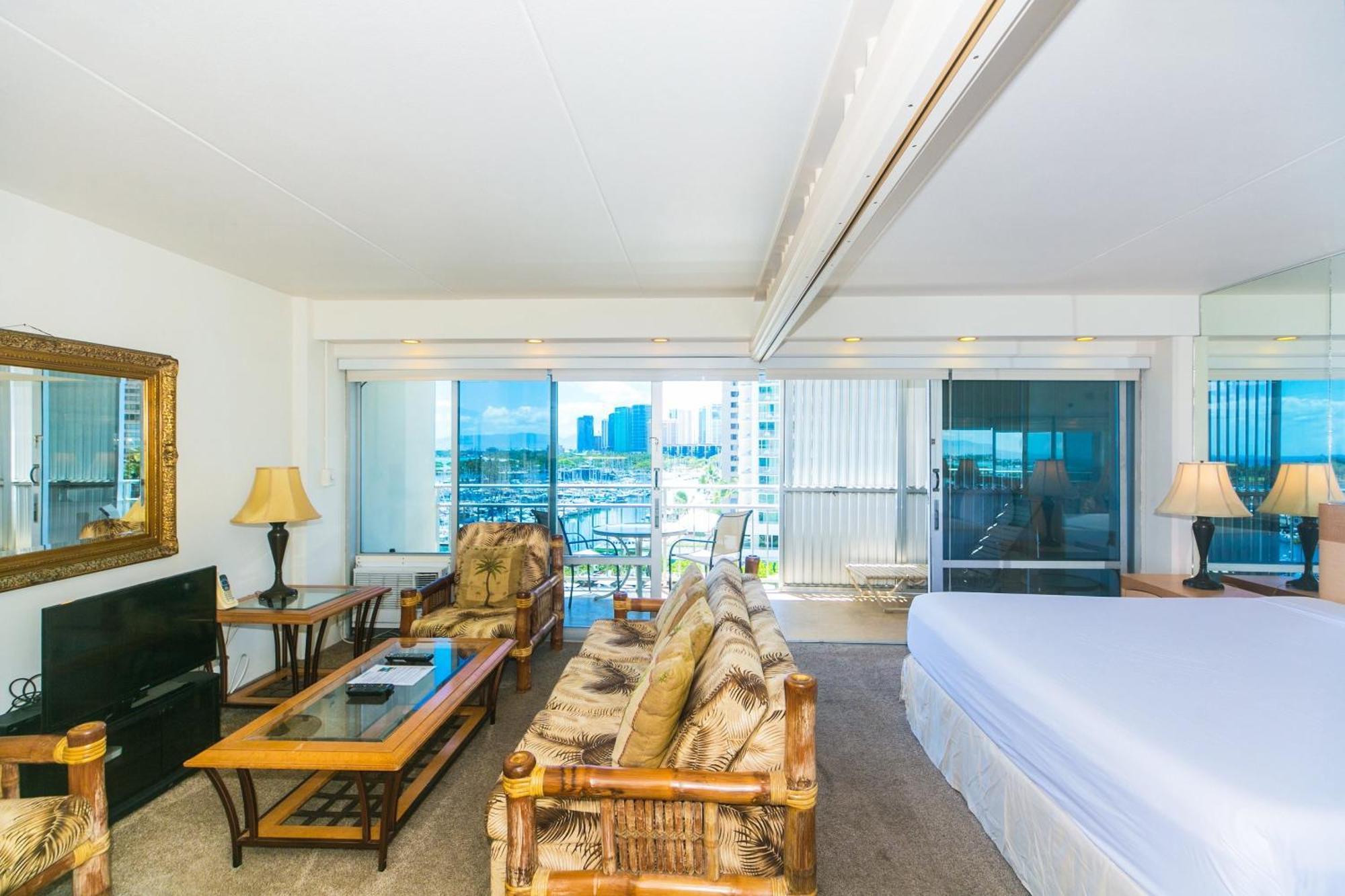 Apartment Ilikai Tower One Bedroom Harbor View