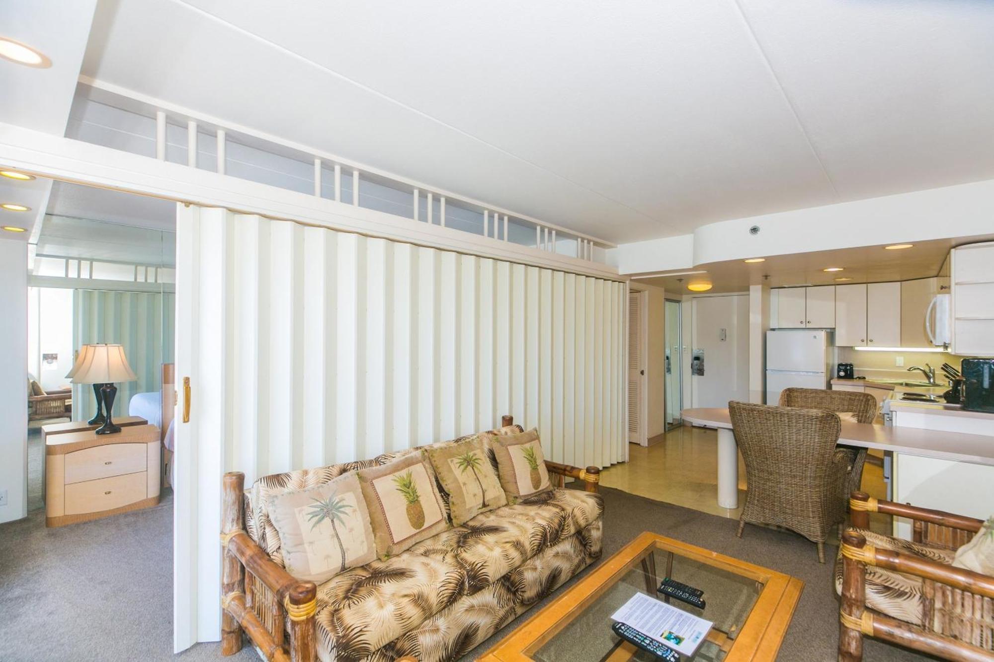 Ilikai Tower One Bedroom Harbor View Apartment