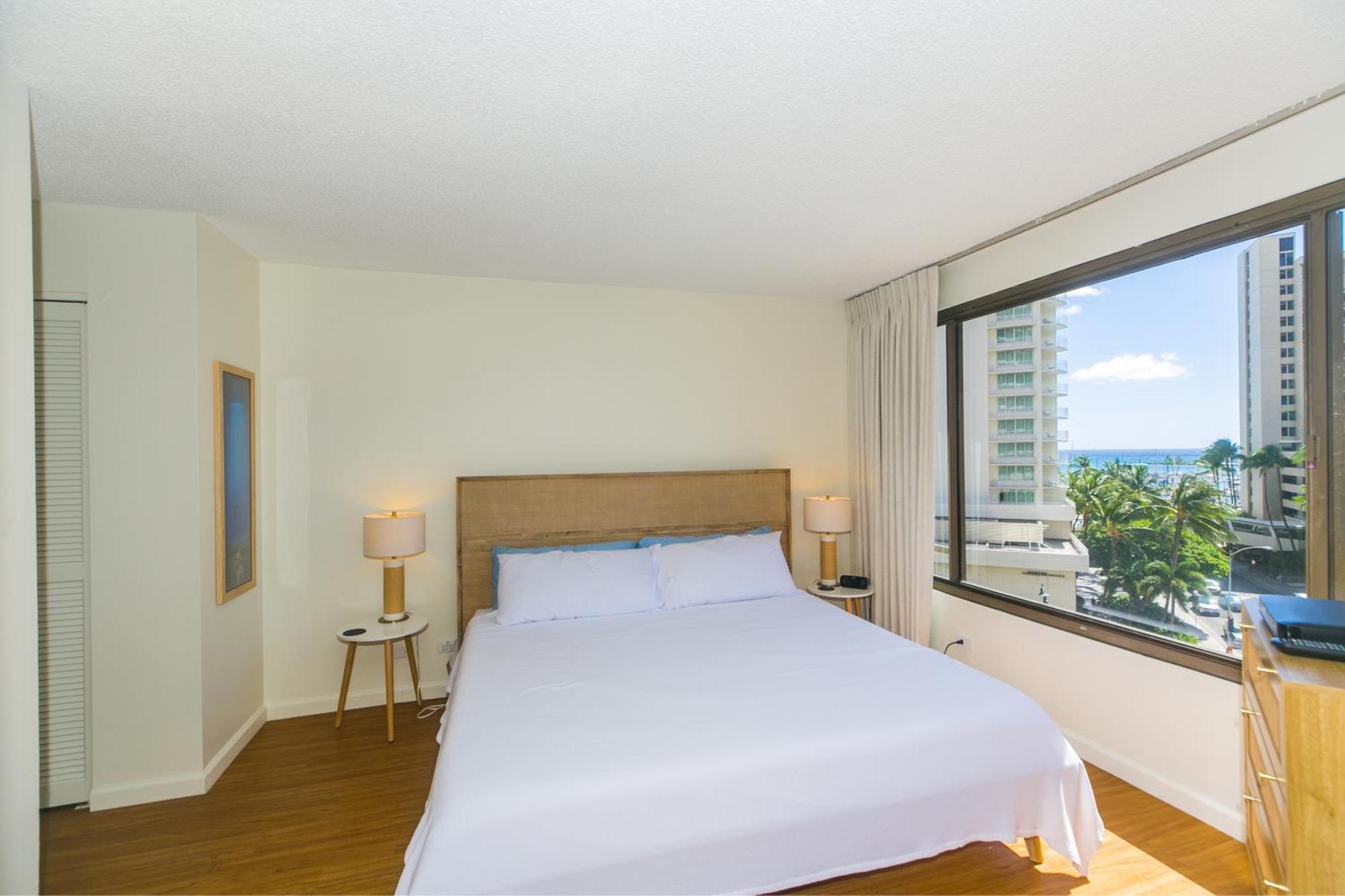 Discovery Bay 902 Apartment