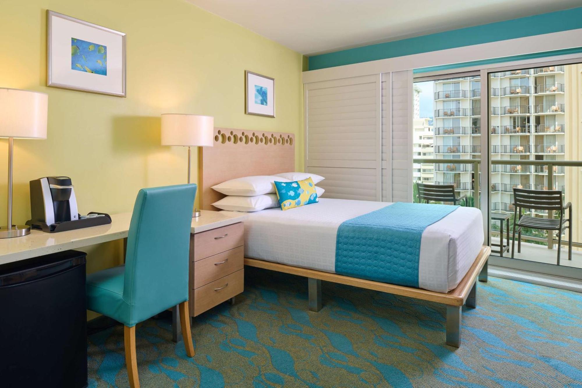 Aston Waikiki Circle Hotel 3*