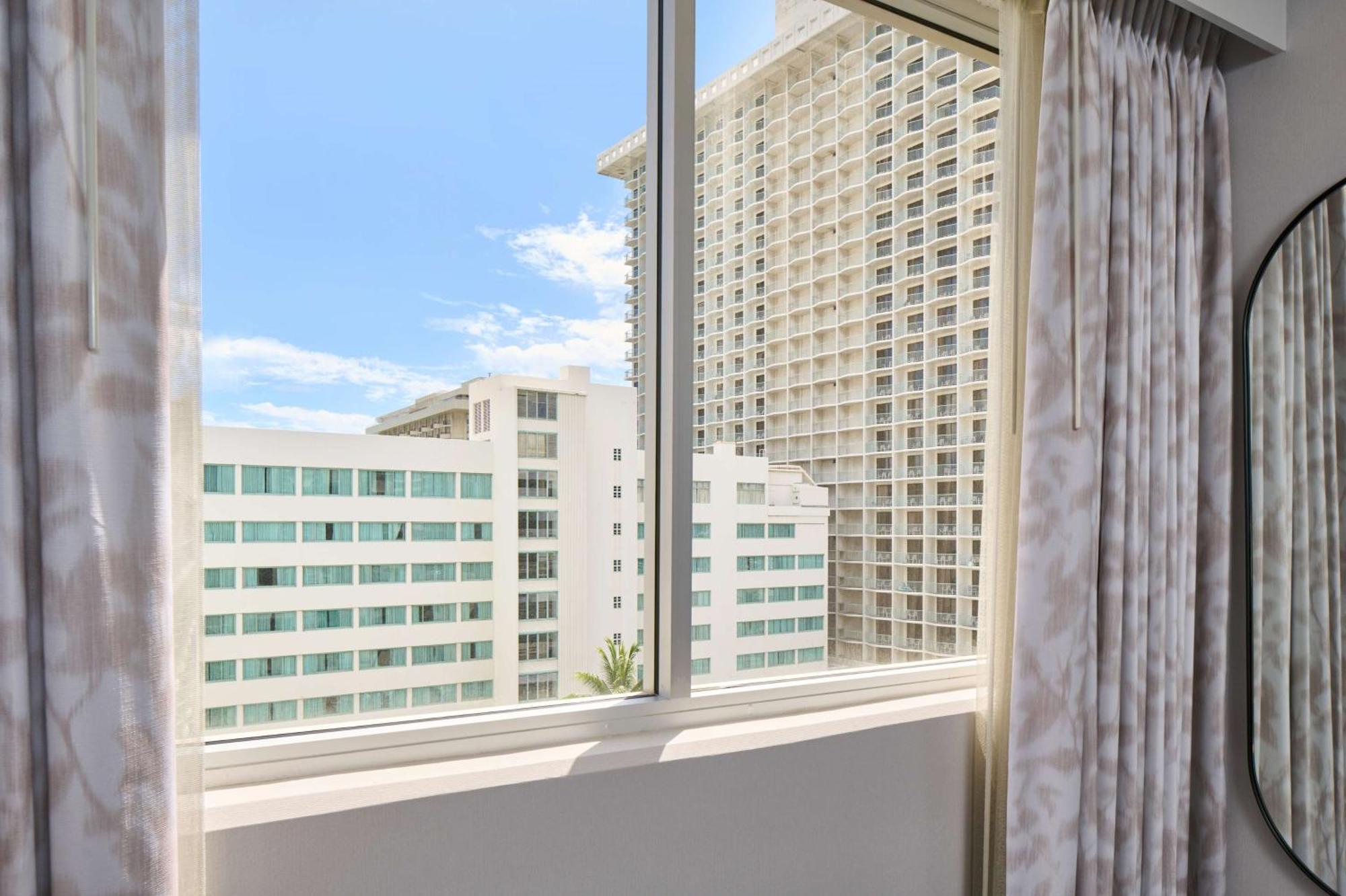 Hotel Outrigger Waikiki Paradise 4*
