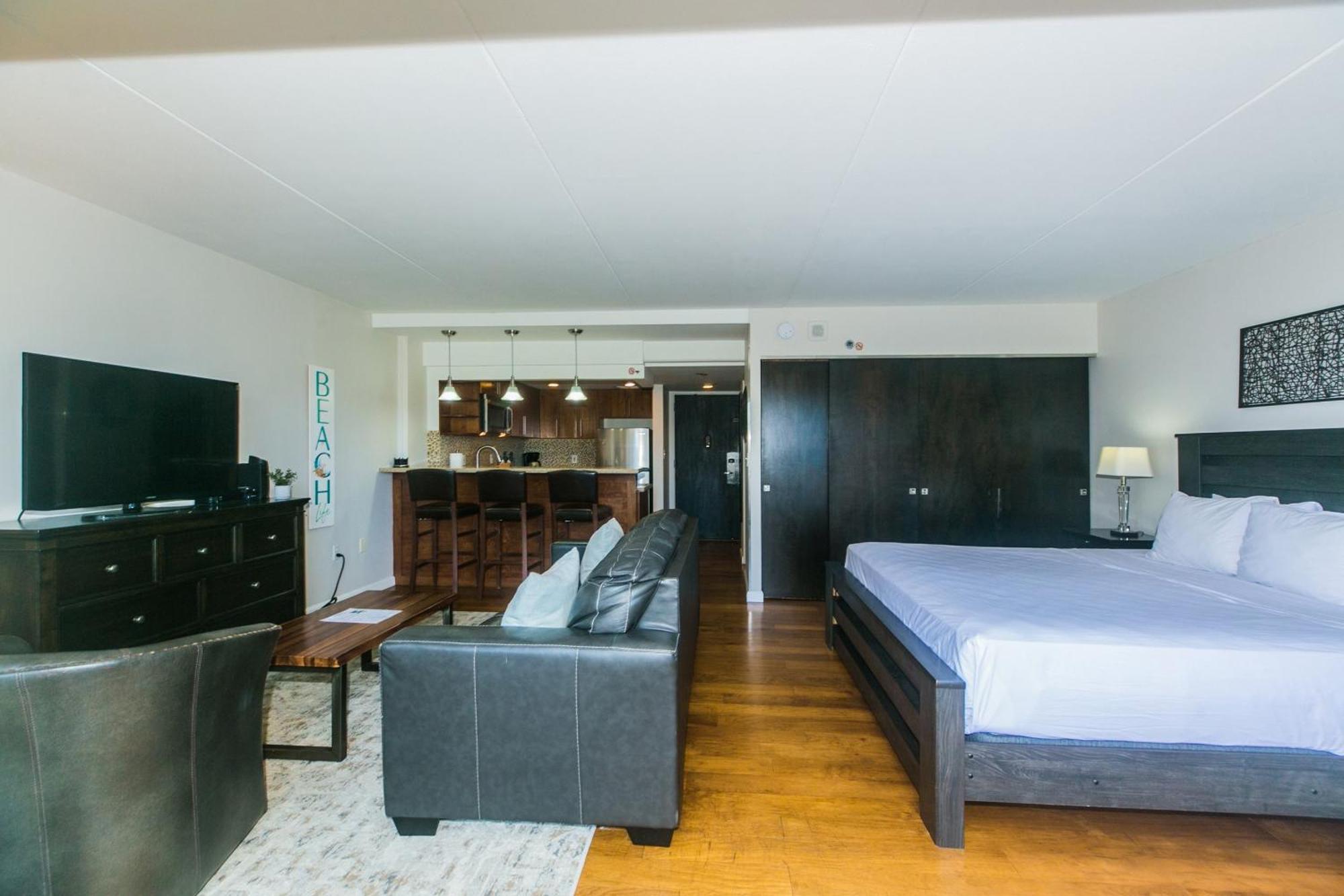 Ilikai Tower 1536 Lagoon View 1br