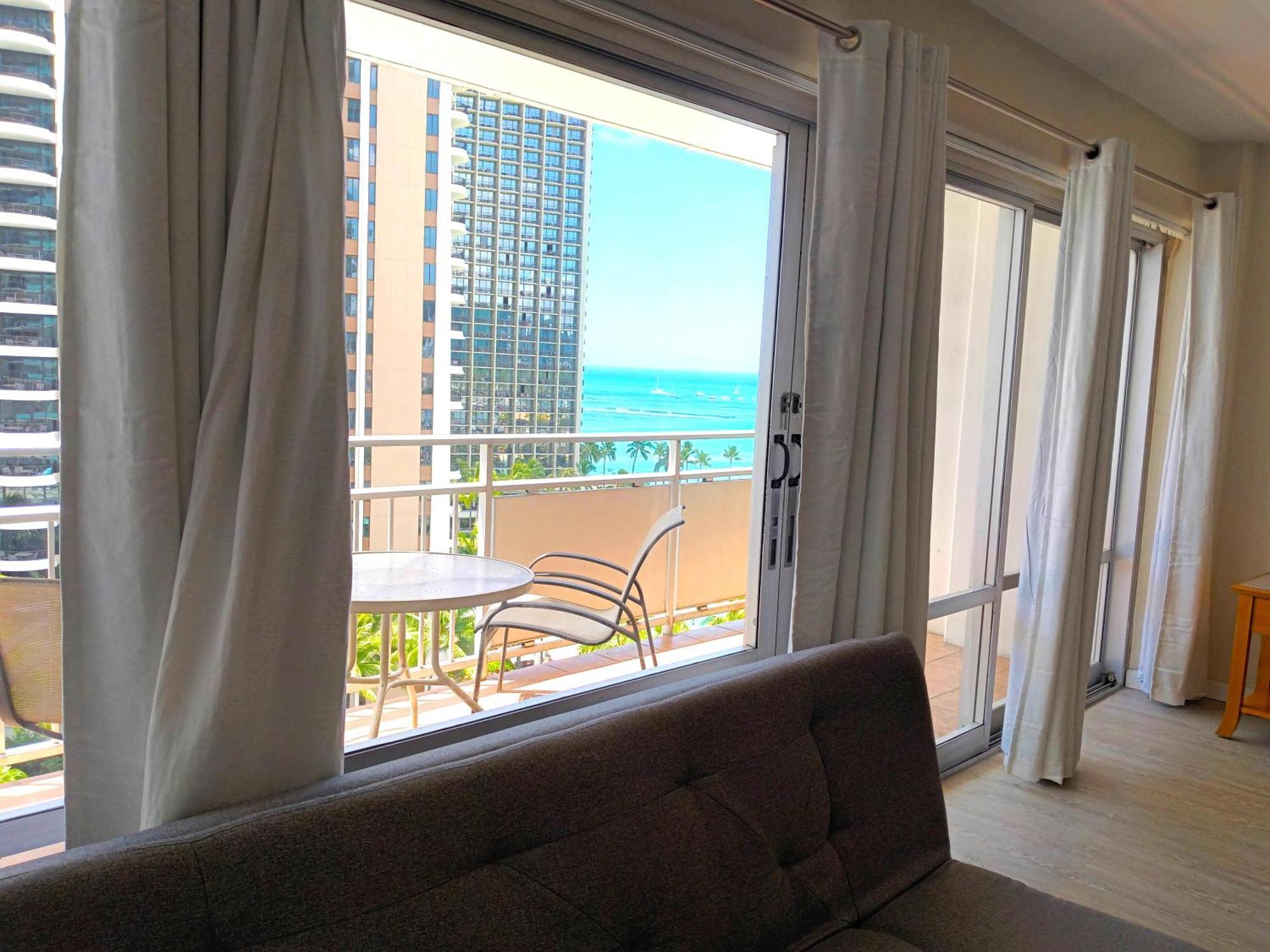 Ilikai 1042 - Spacious With Ocean-lagoon Views