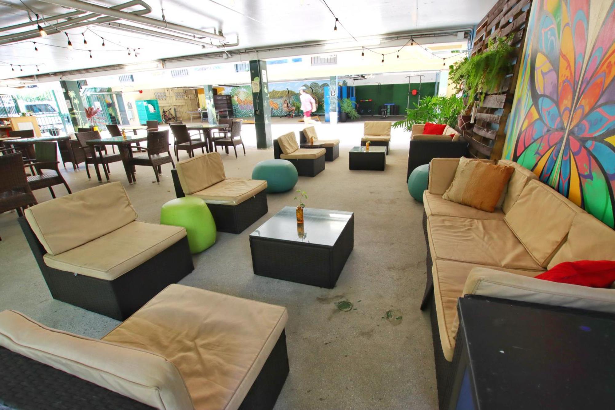 Waikiki Beachside Hostel *