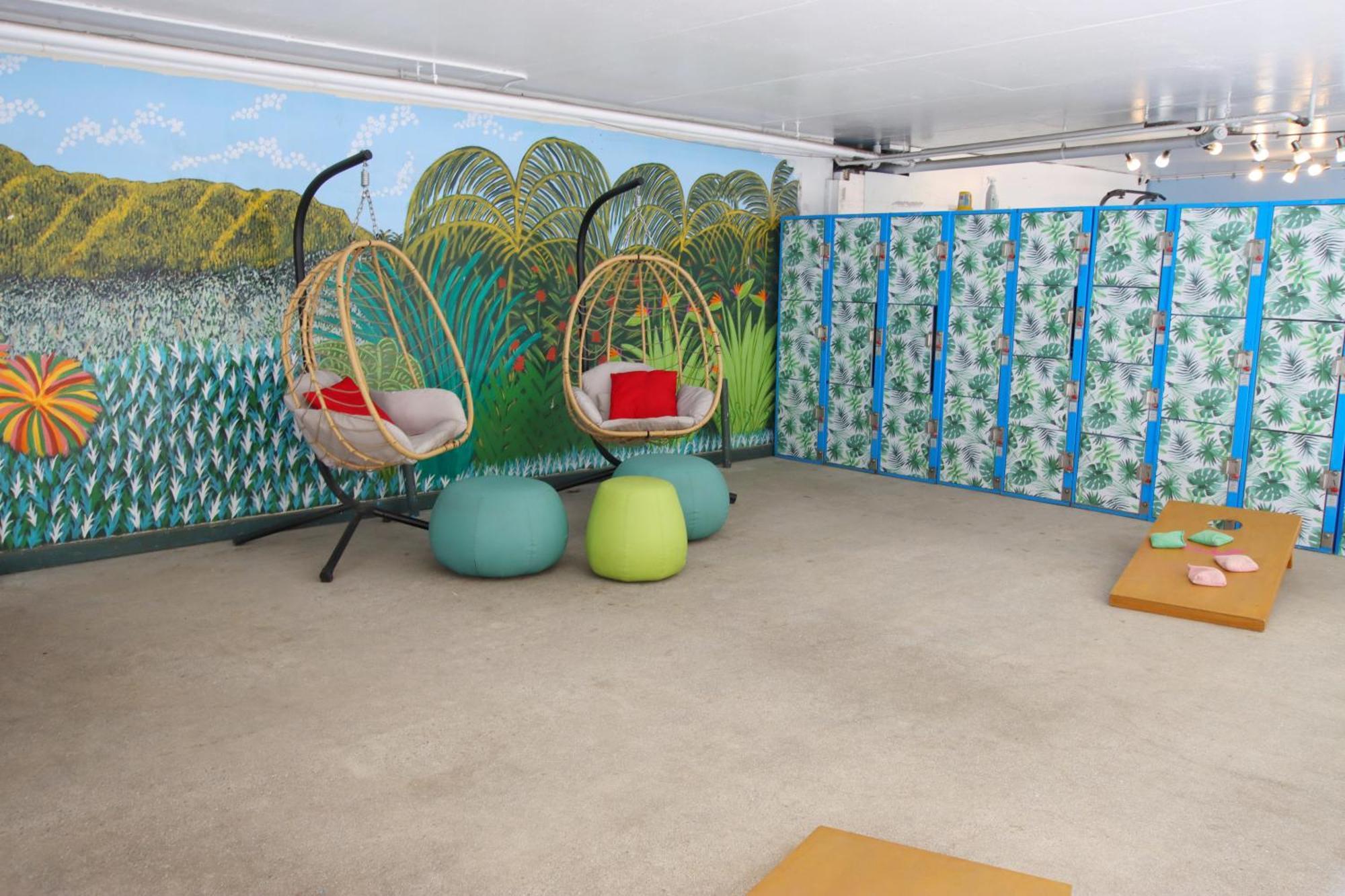 Waikiki Beachside Hostel *