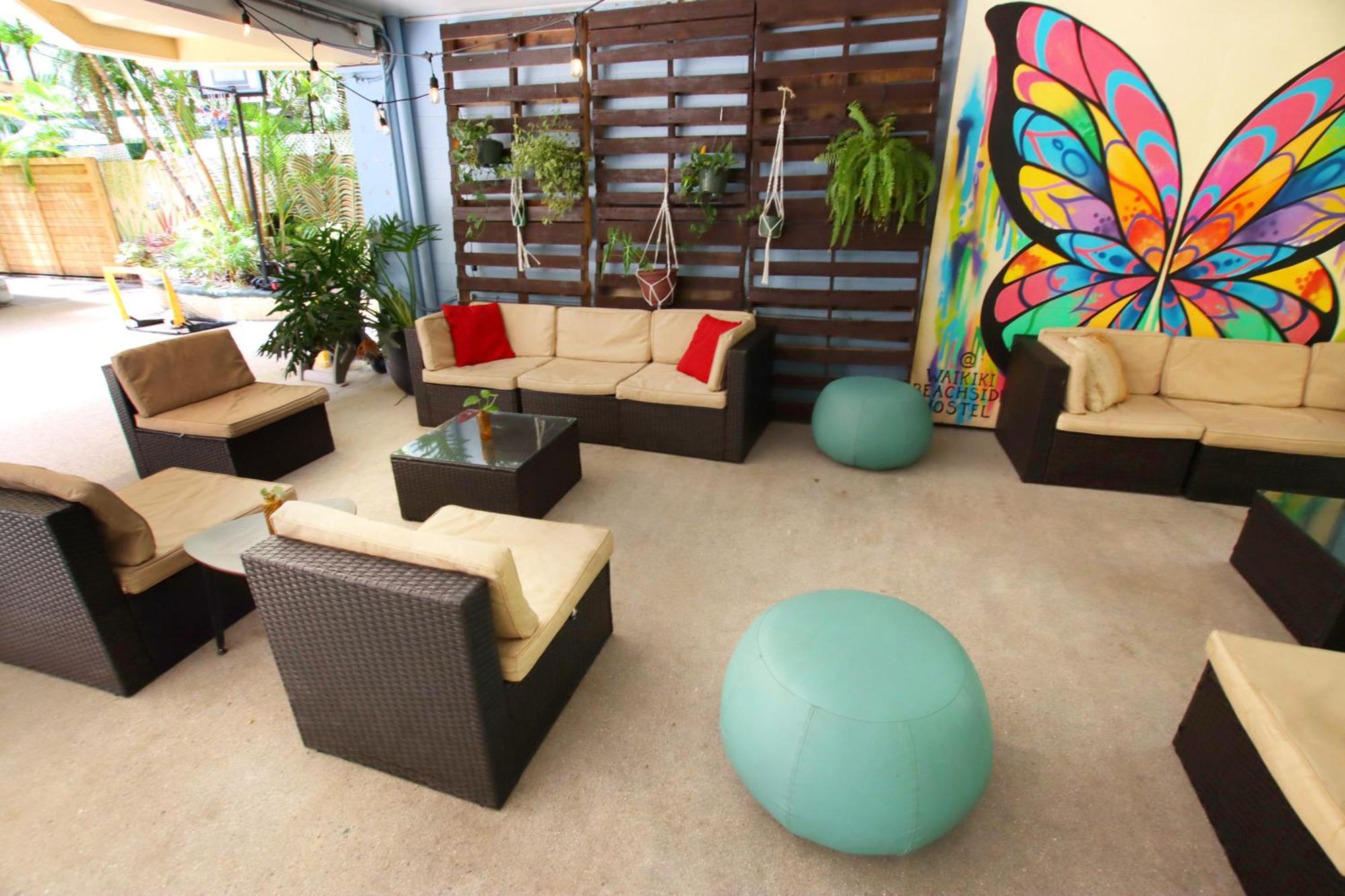 Waikiki Beachside Hostel *