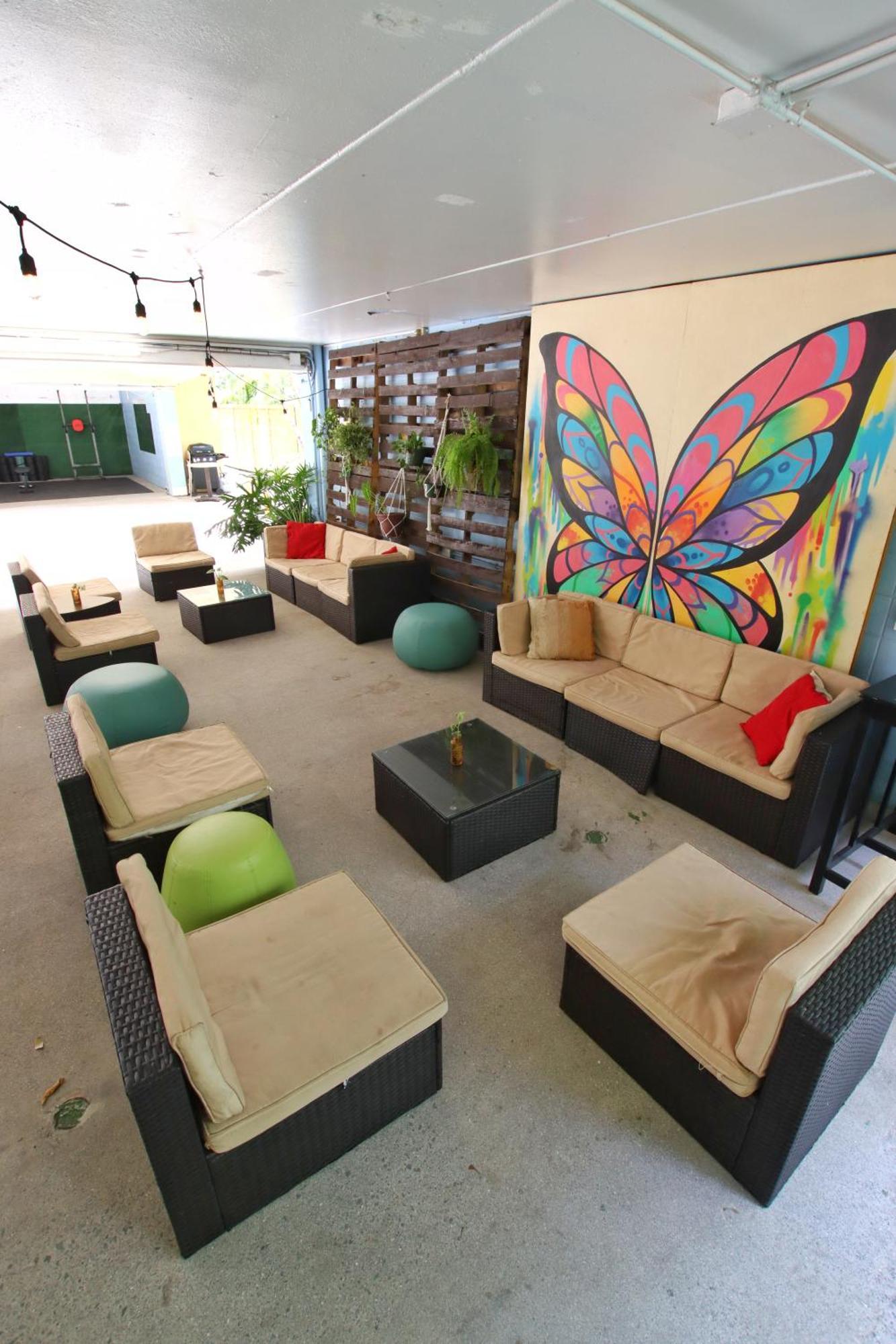 Waikiki Beachside Hostel