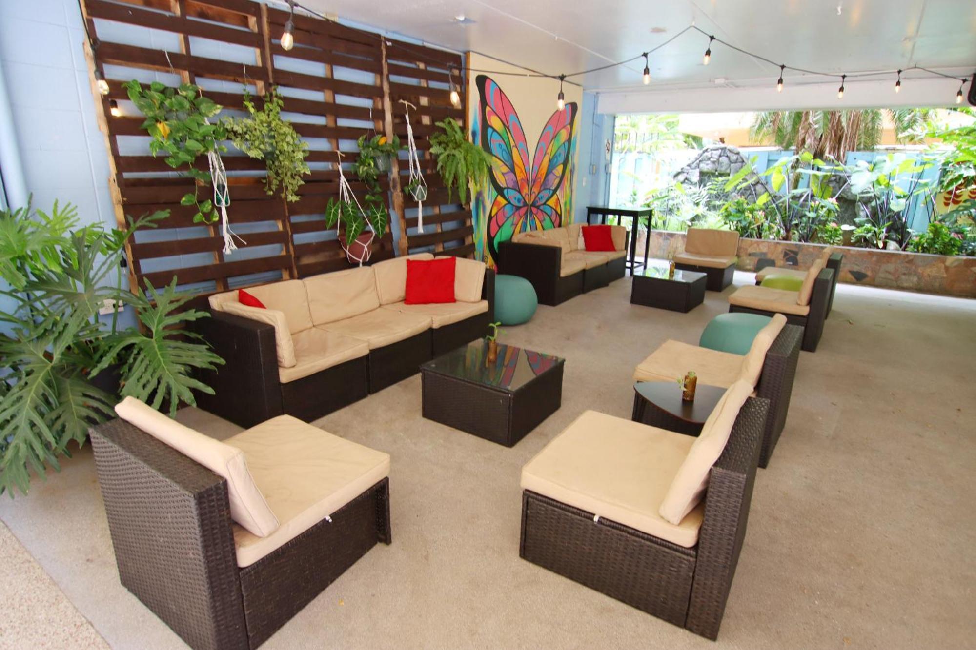 Waikiki Beachside Hostel