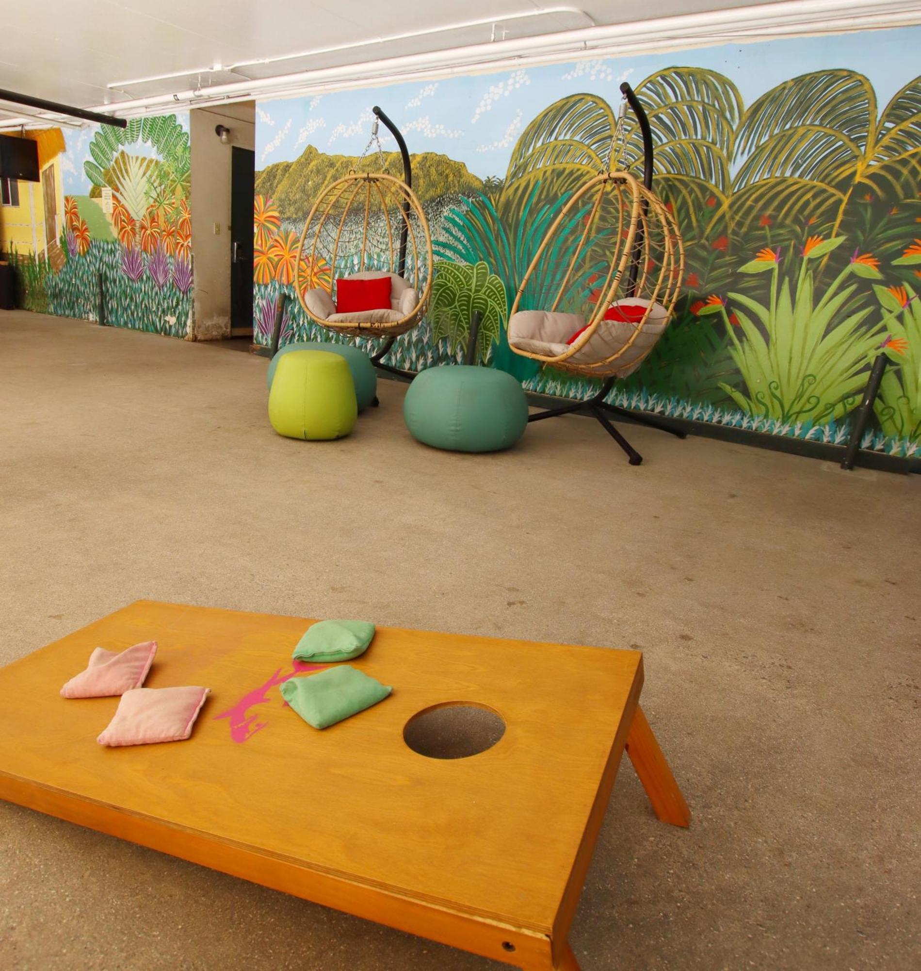 Waikiki Beachside Hostel