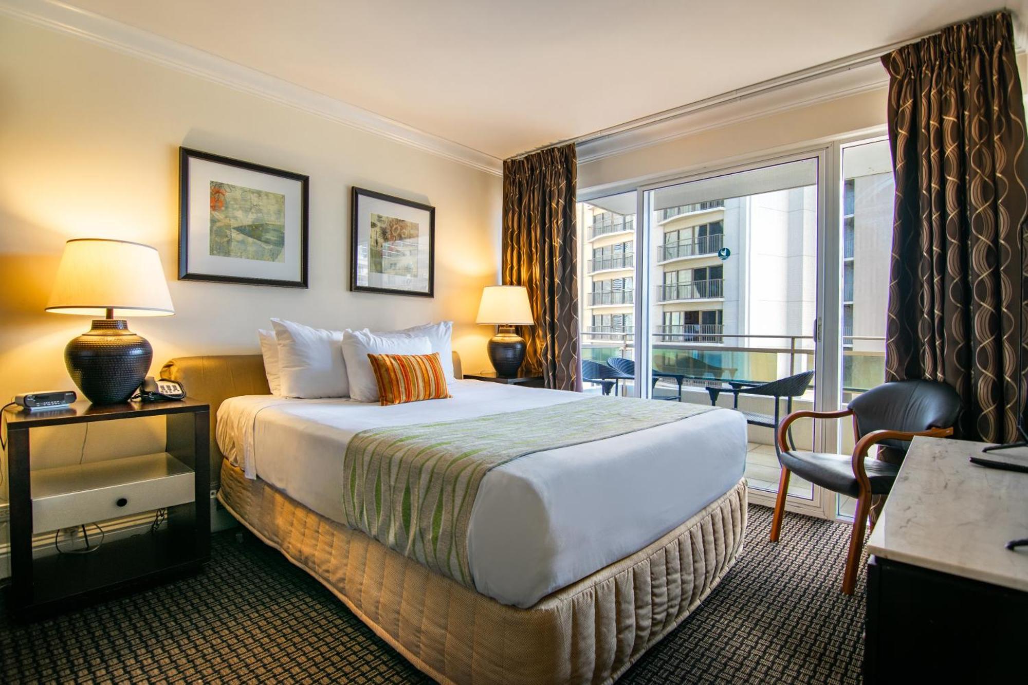 Regency On Beachwalk Waikiki By Outrigger