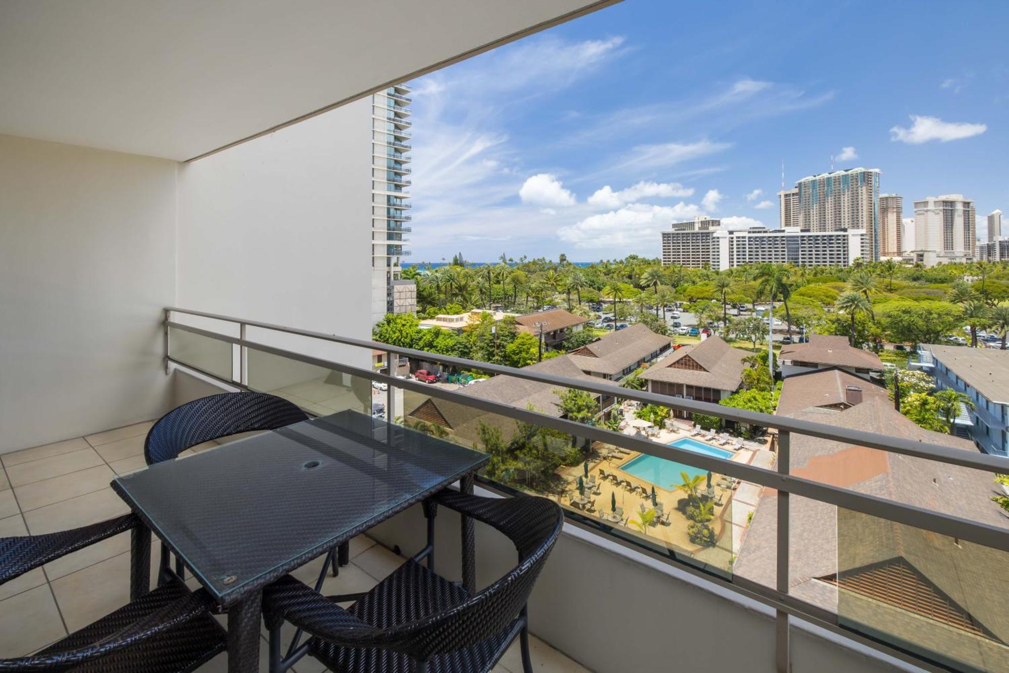 Apartment Regency On Beachwalk Waikiki By Outrigger