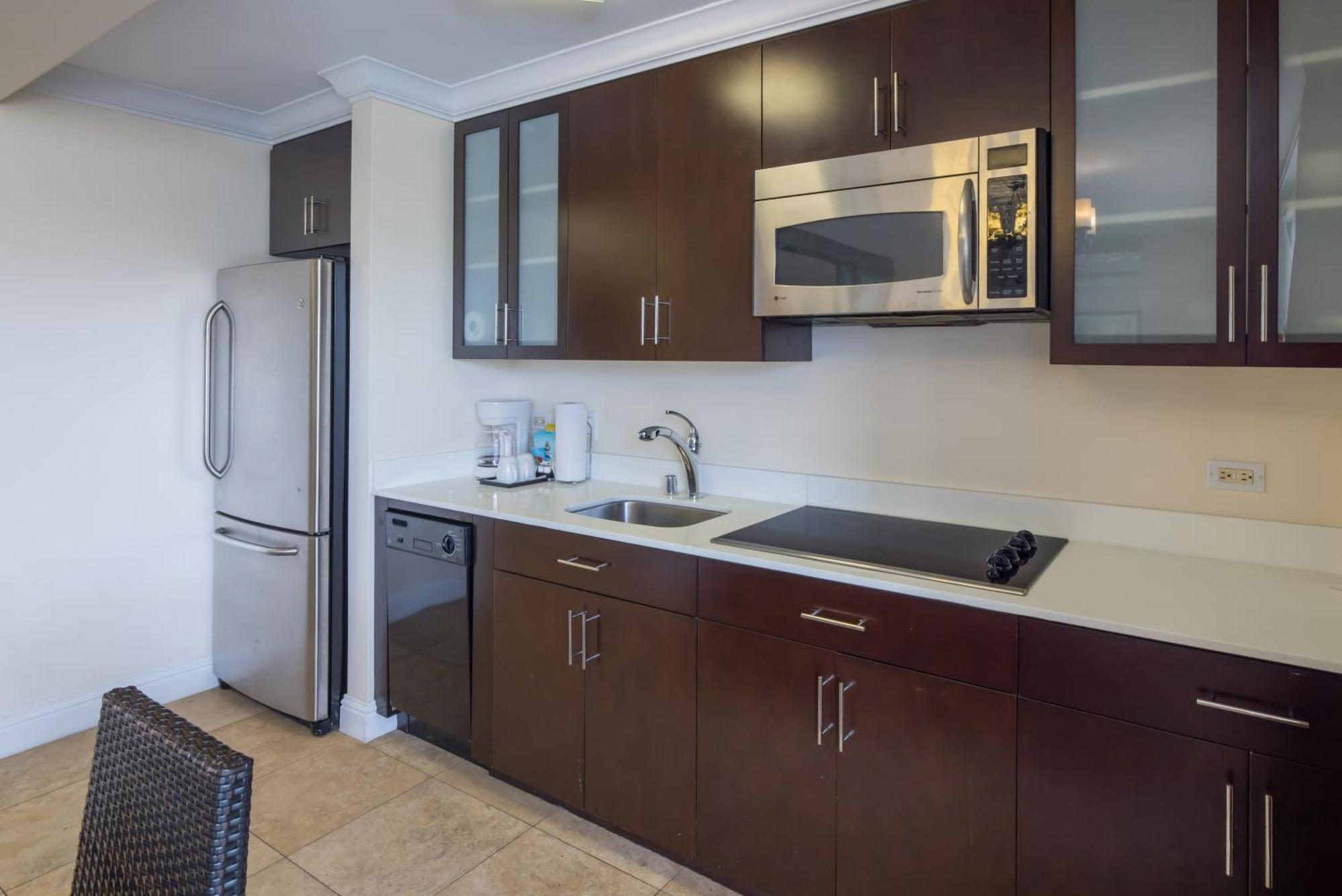 Regency On Beachwalk Waikiki By Outrigger