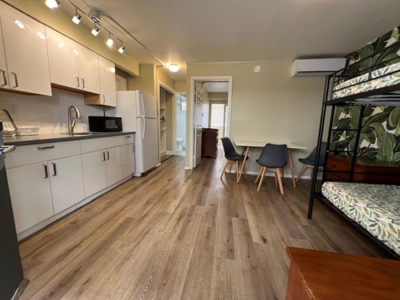 Waikiki Beachside Hostel