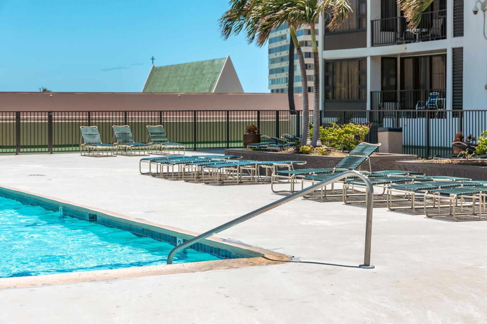 Lovely 1br Ocean View Condo, Near + Parking!