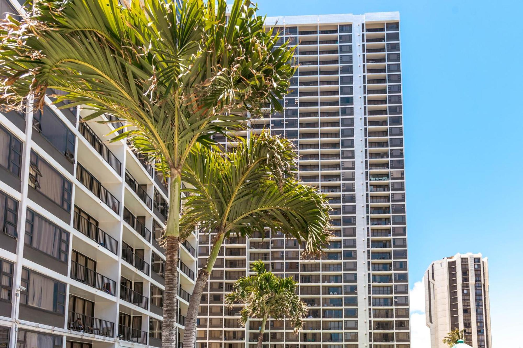 Lovely 1br Ocean View Condo, Near + Parking! Honolulu