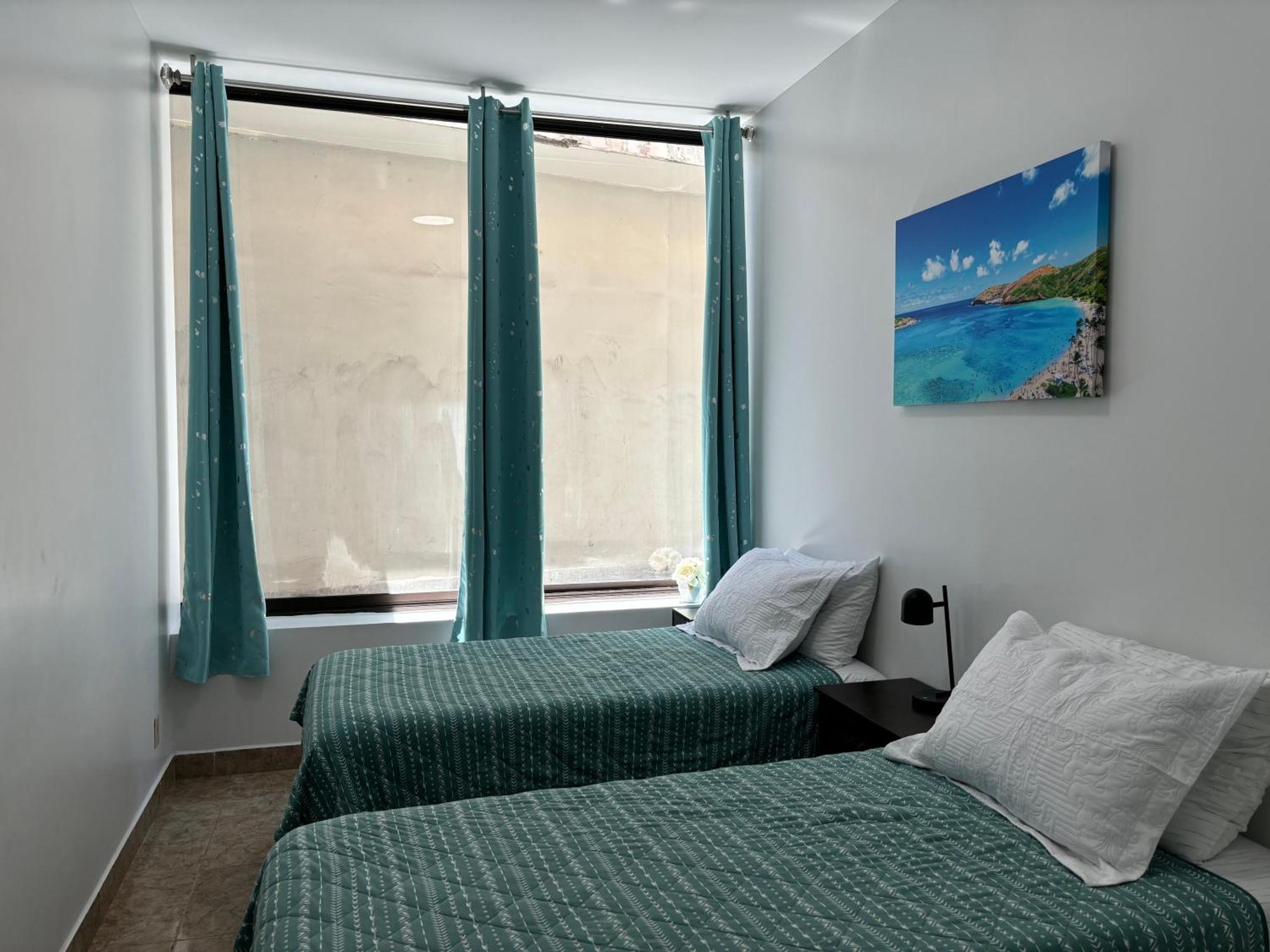 2br Downtown High Ceiling Free Parking And Wifi Apartment