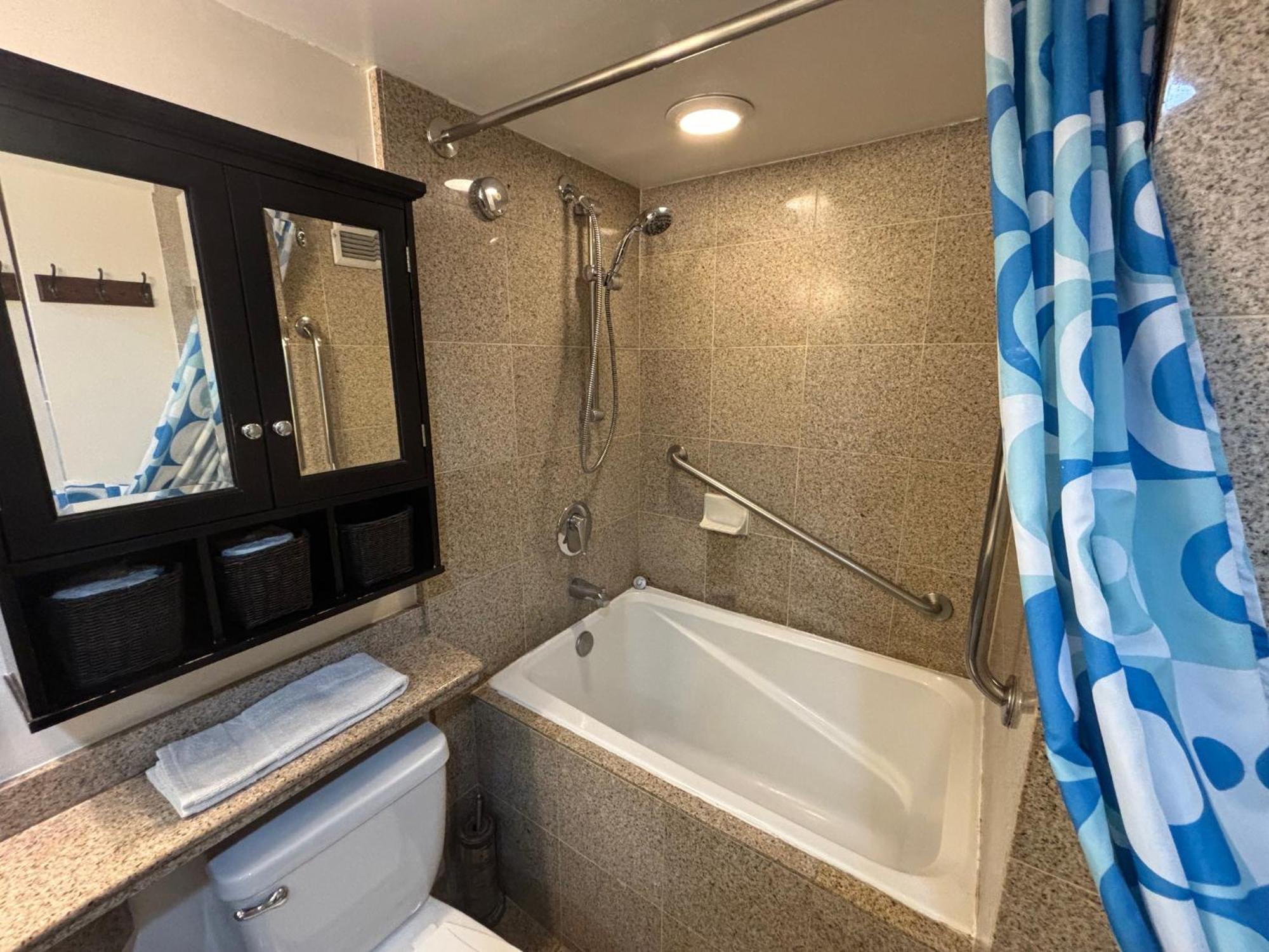 Holiday home Ilikai 2127 - Spacious With Spectacular Ocean & Harbor Views *