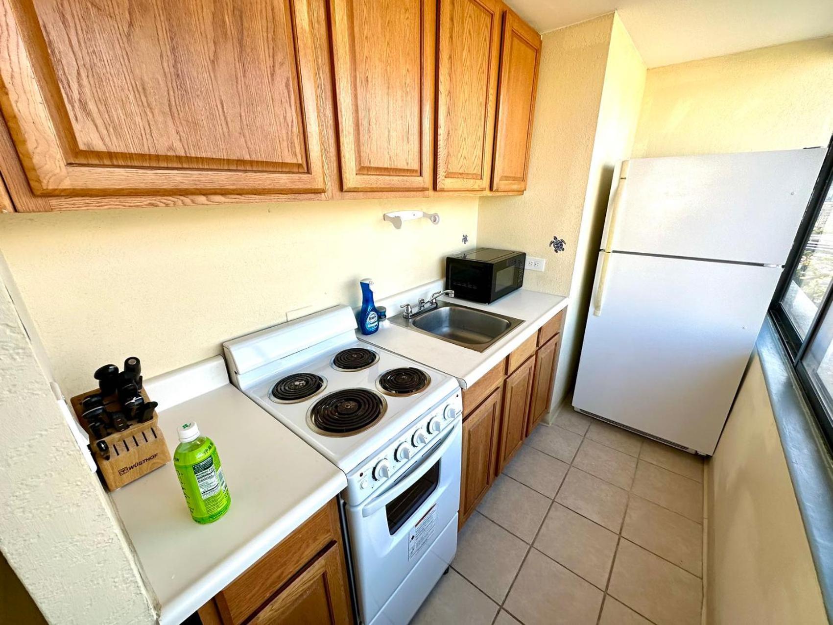 Ocean Canal Mountain View Steps From Waikiki 6person Apartment