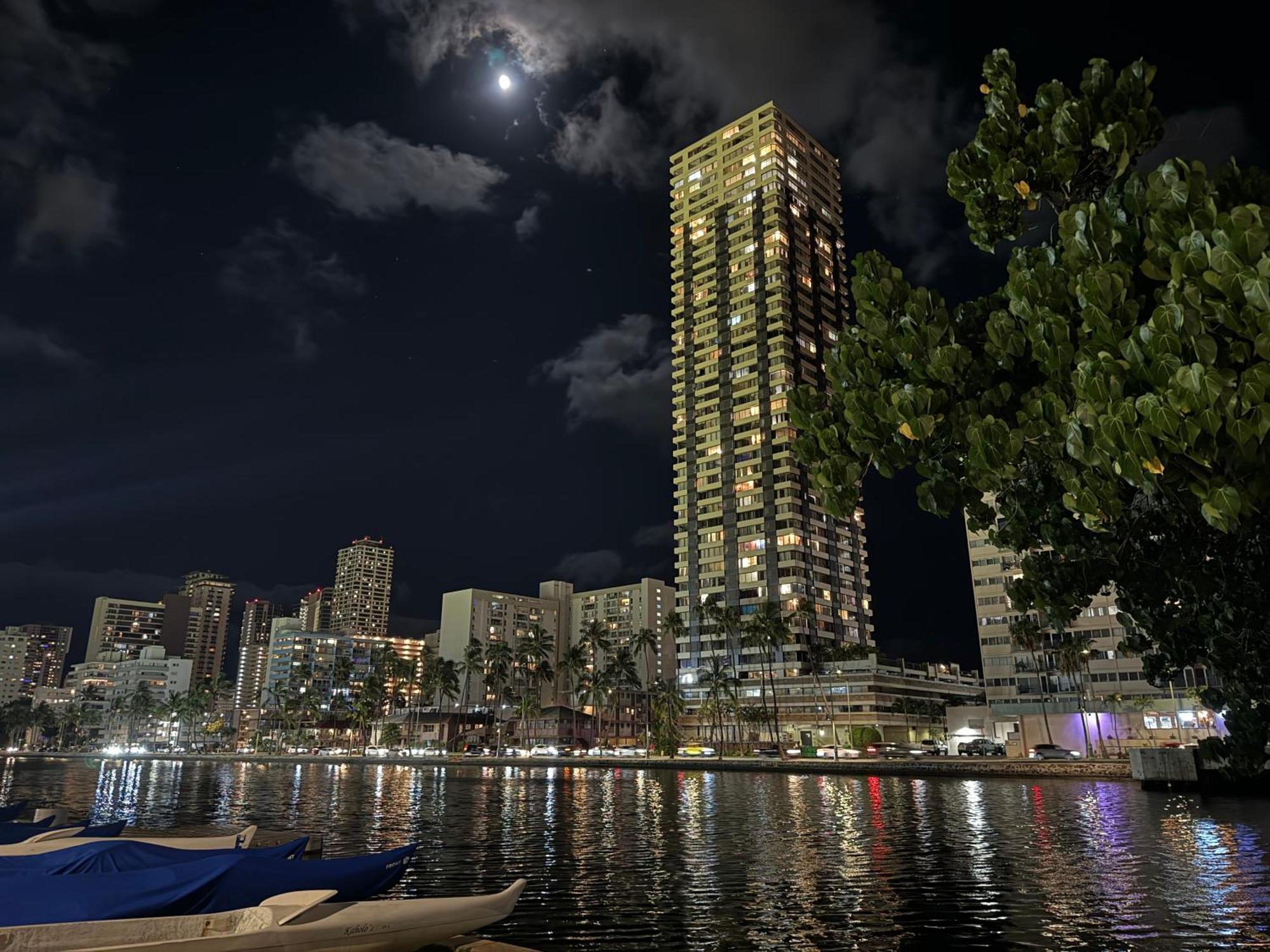 Ocean Canal Mountain View Steps From Waikiki 6person