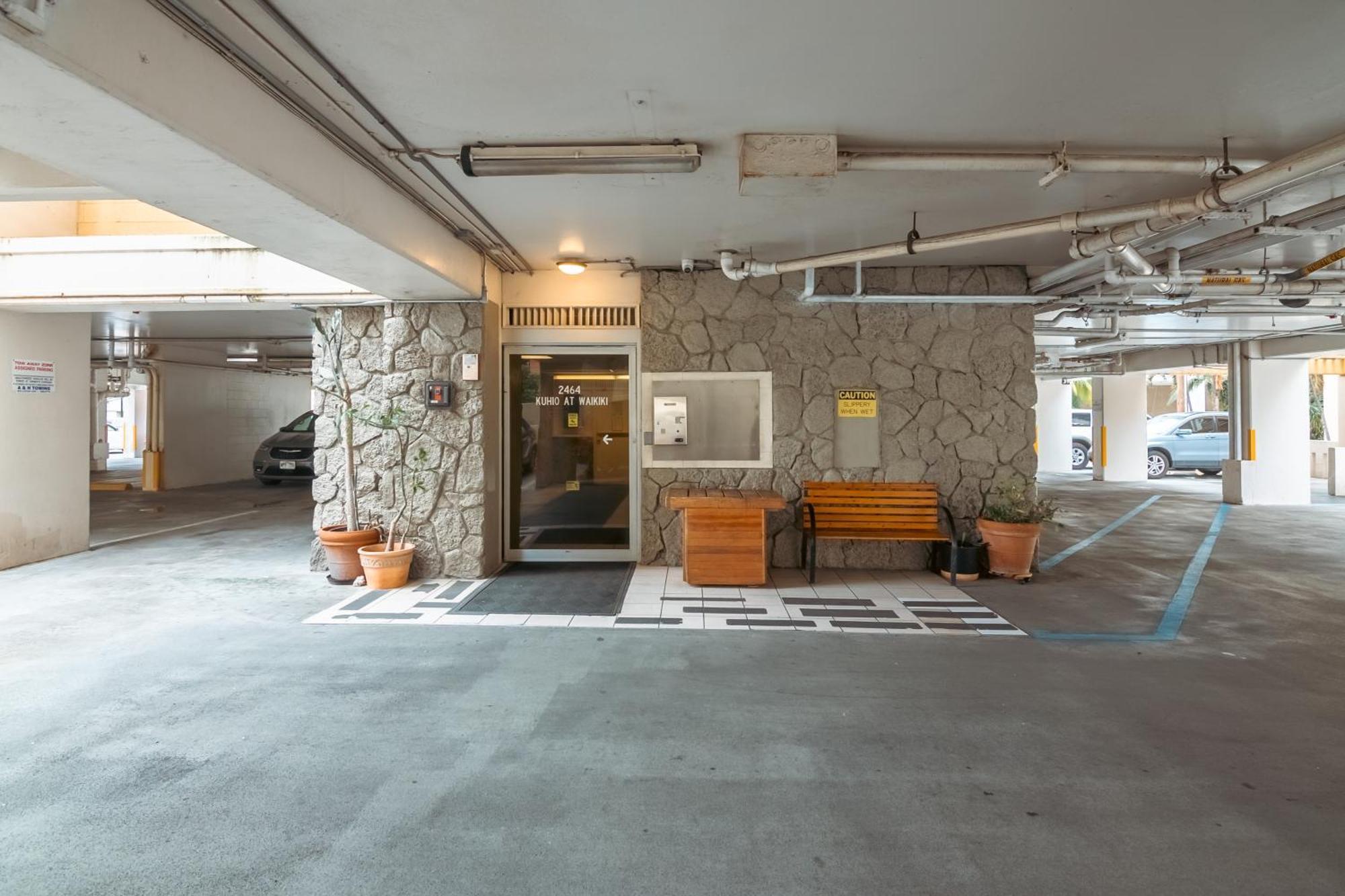 Kuhio At Waikiki 2br And 2ba Near With Parking *