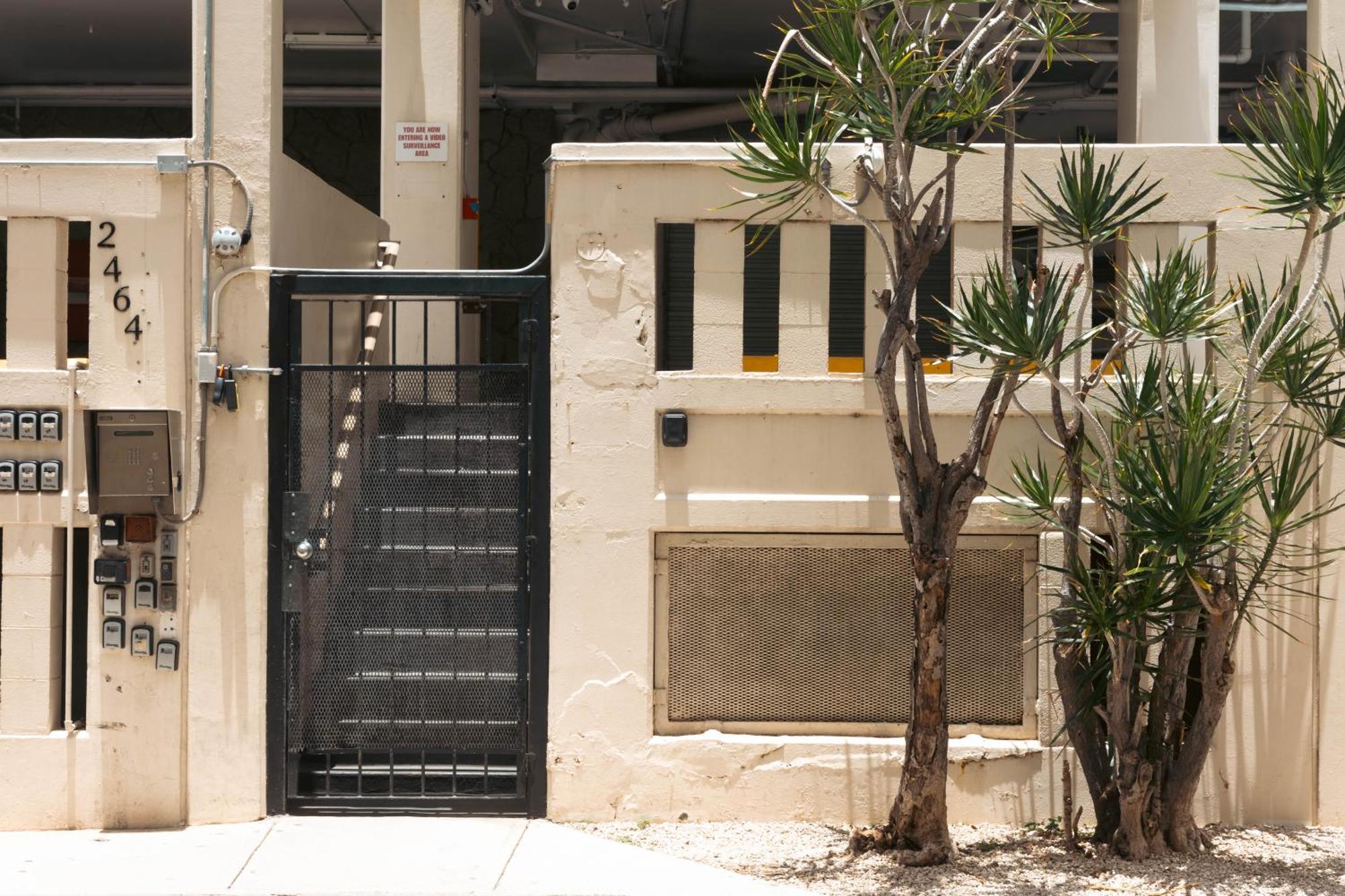 Kuhio At Waikiki 2br And 2ba Near With Parking Apartment *