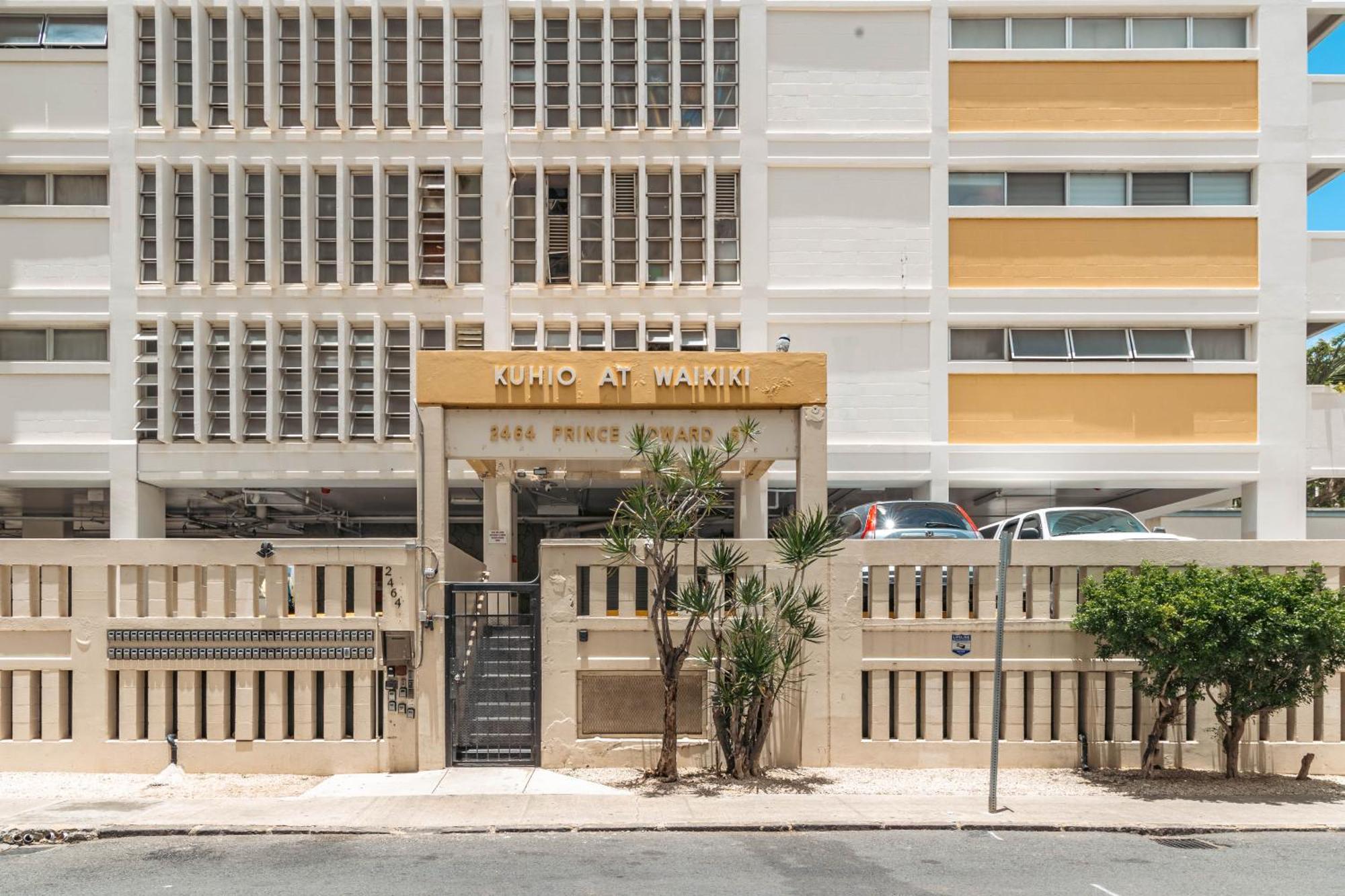 Kuhio At Waikiki 2br And 2ba Near With Parking Apartment *