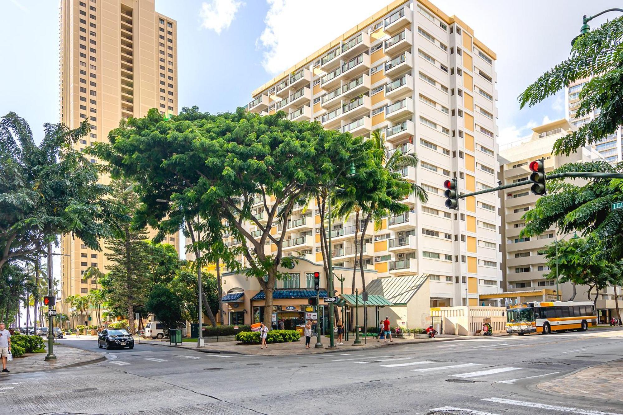 Kuhio At Waikiki 2br And 2ba Near With Parking * Honolulu