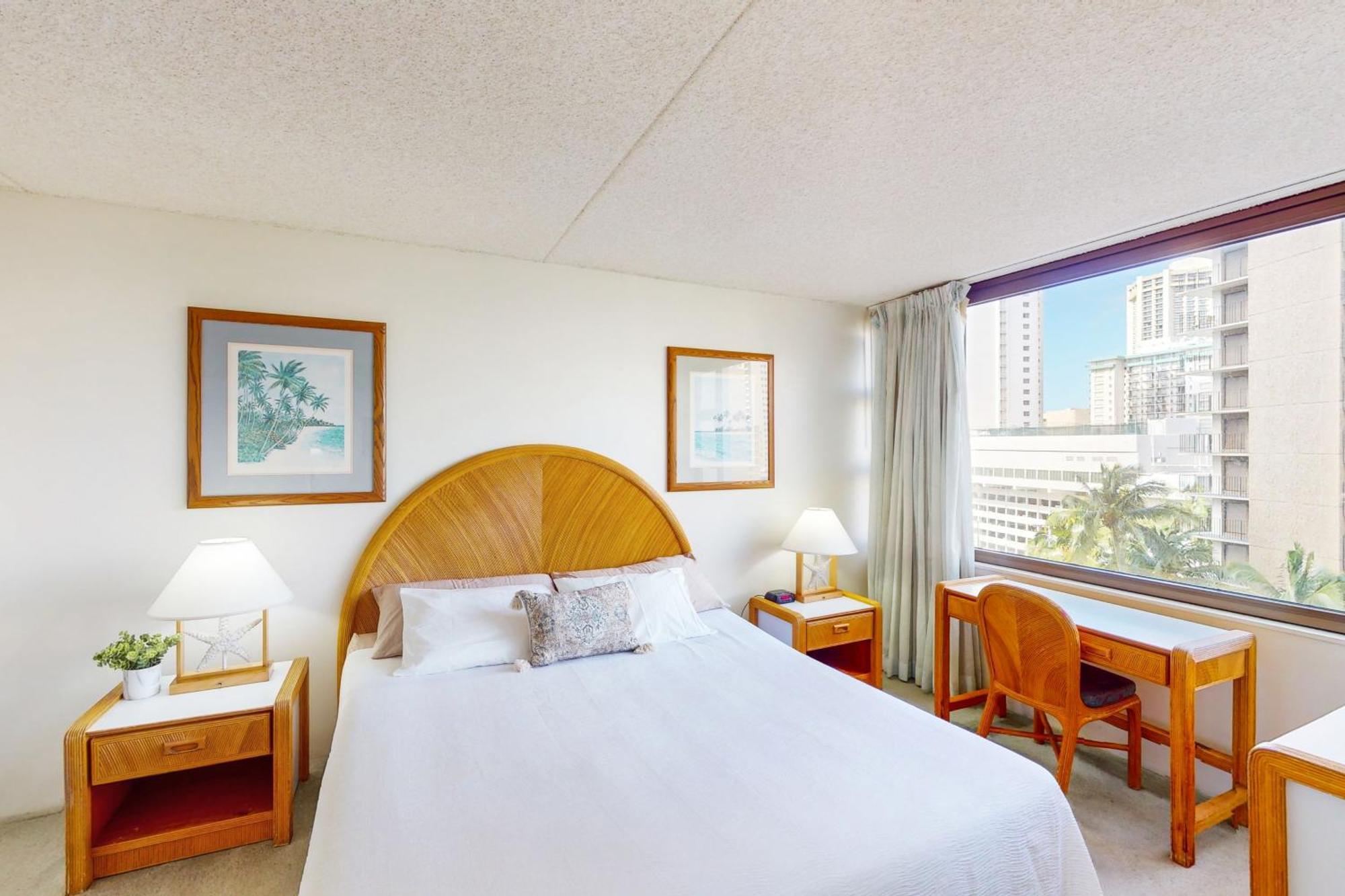 Waikiki Banyan #908