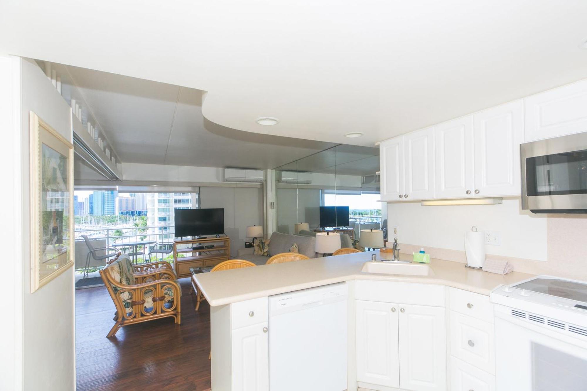 Ilikai Tower 633 Yacht Harbor View 1br Honolulu