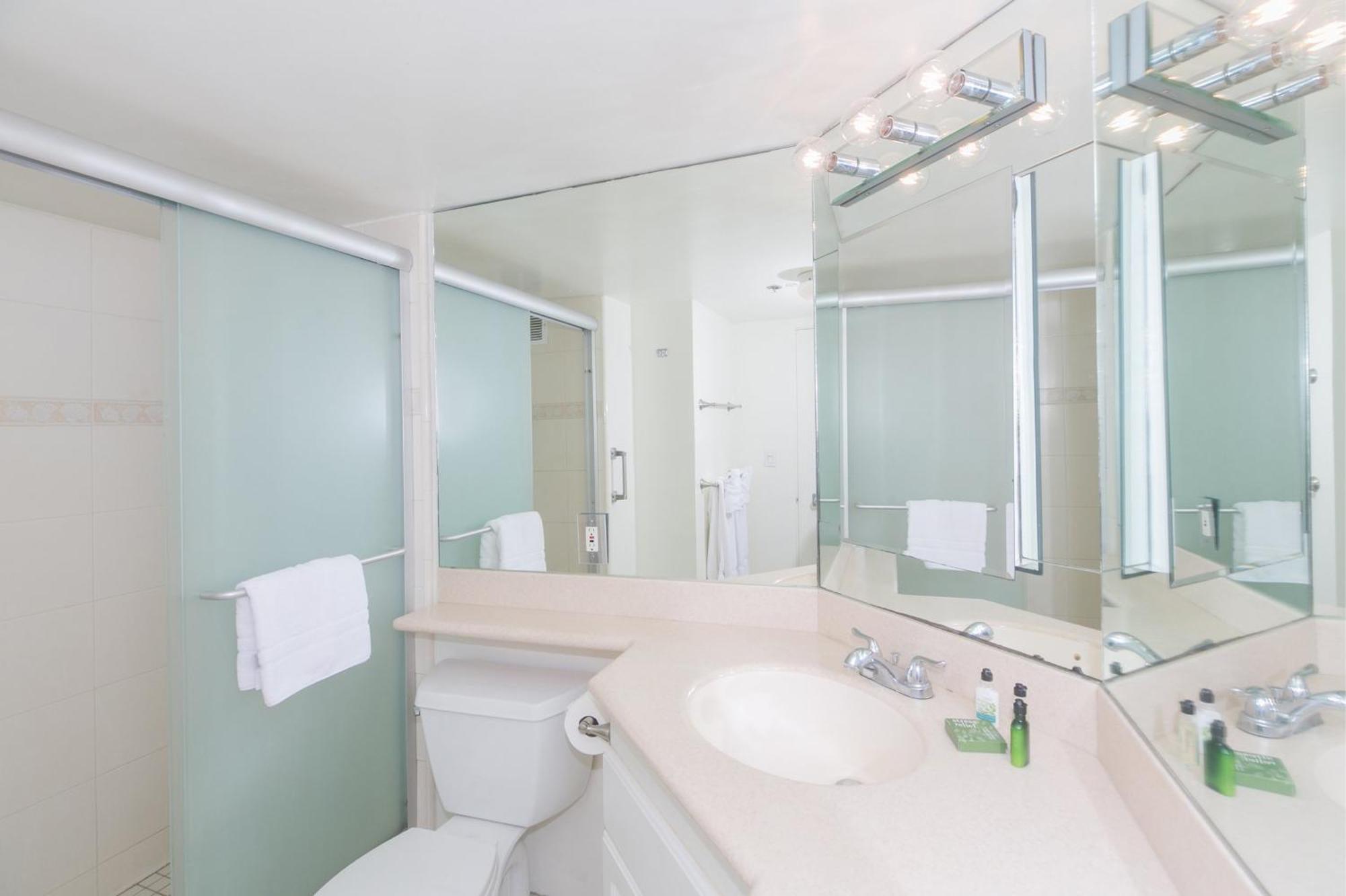 Ilikai Tower 633 Yacht Harbor View 1br Apartment Honolulu