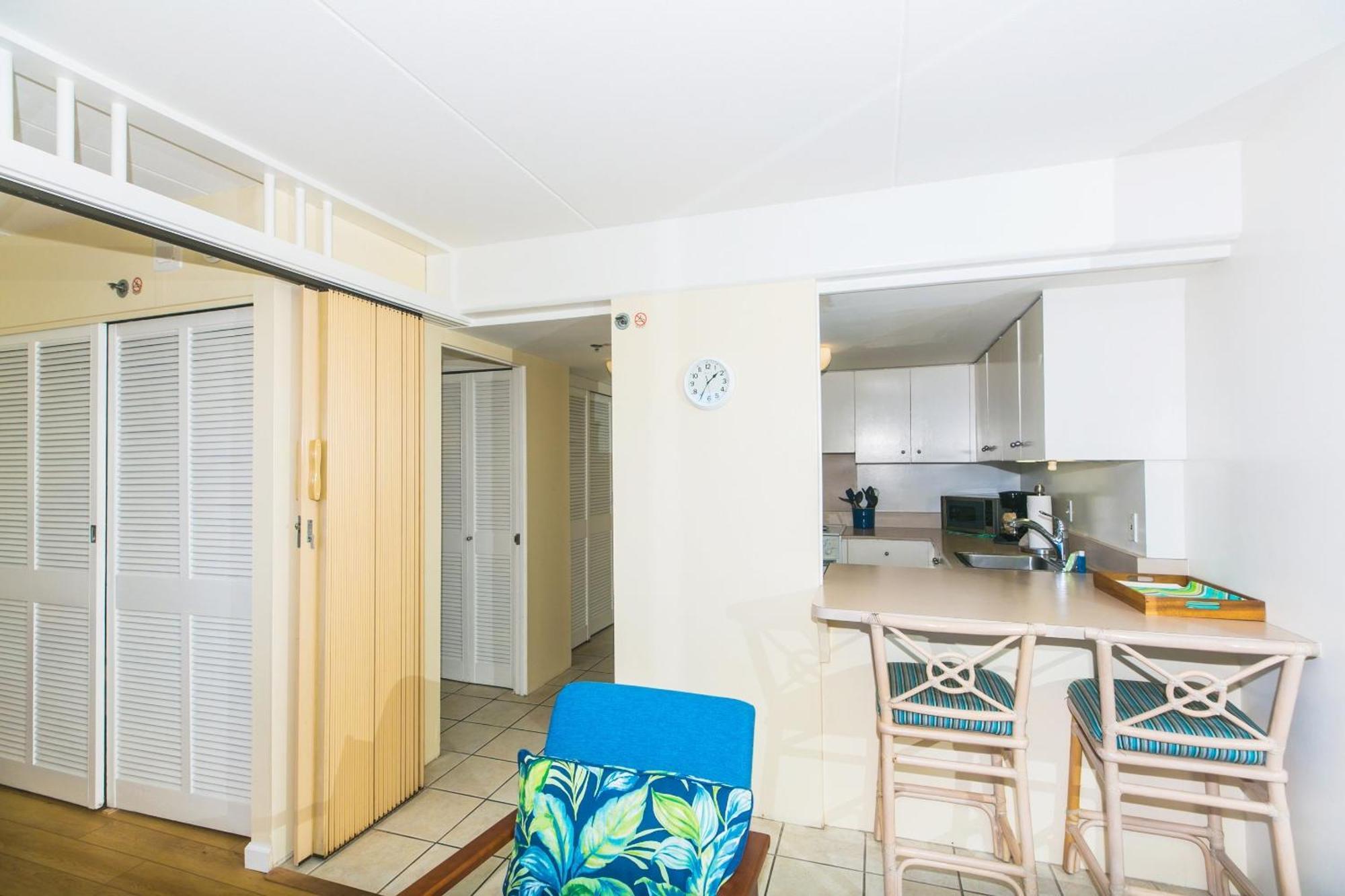 Ilikai Tower One Bedroom Lagoon View Waikiki With Lanai & Free Wifi *