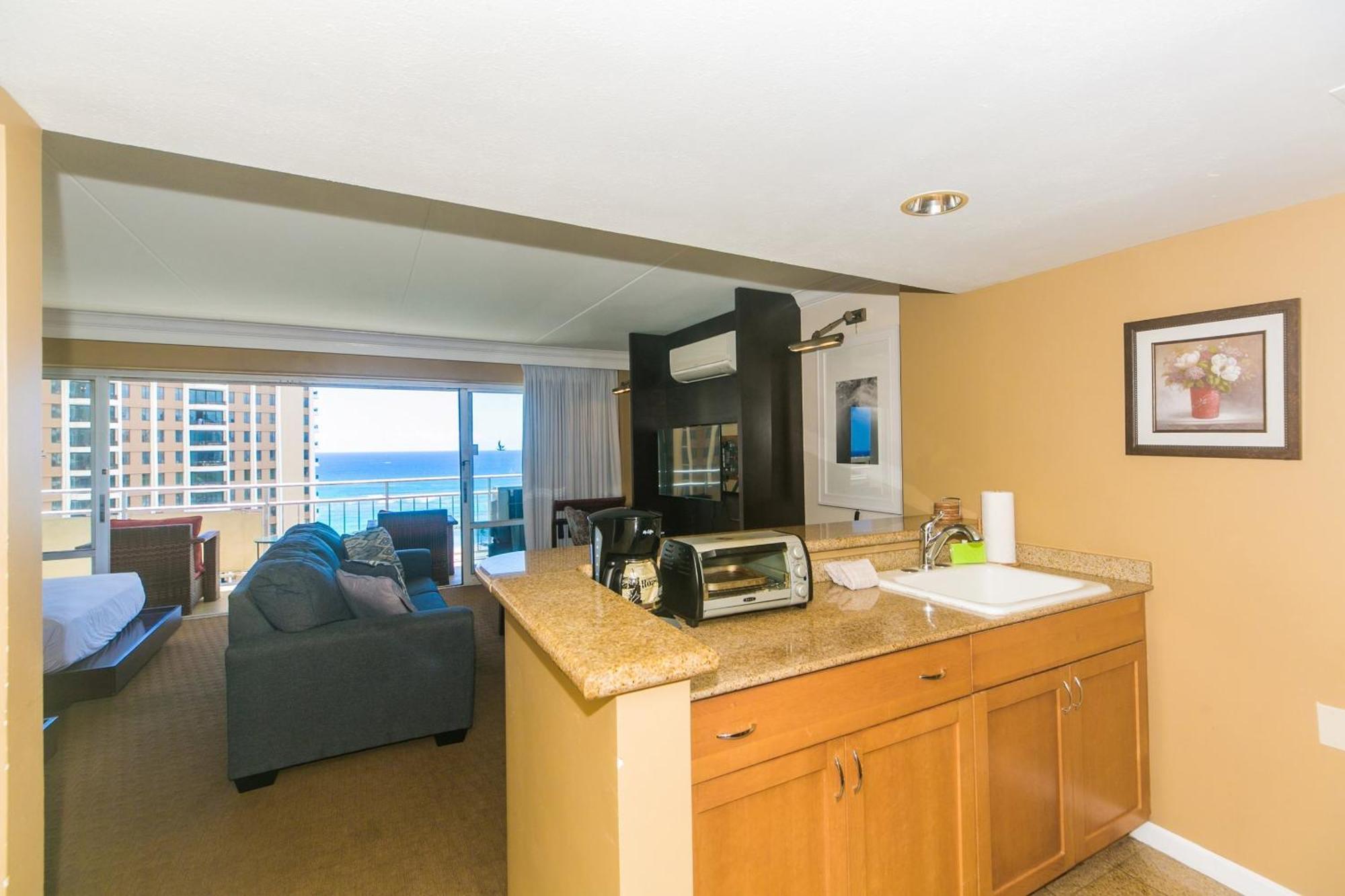 Ilikai Tower One Bedroom Lagoon View Waikiki With Lanai & Free Wifi * Honolulu