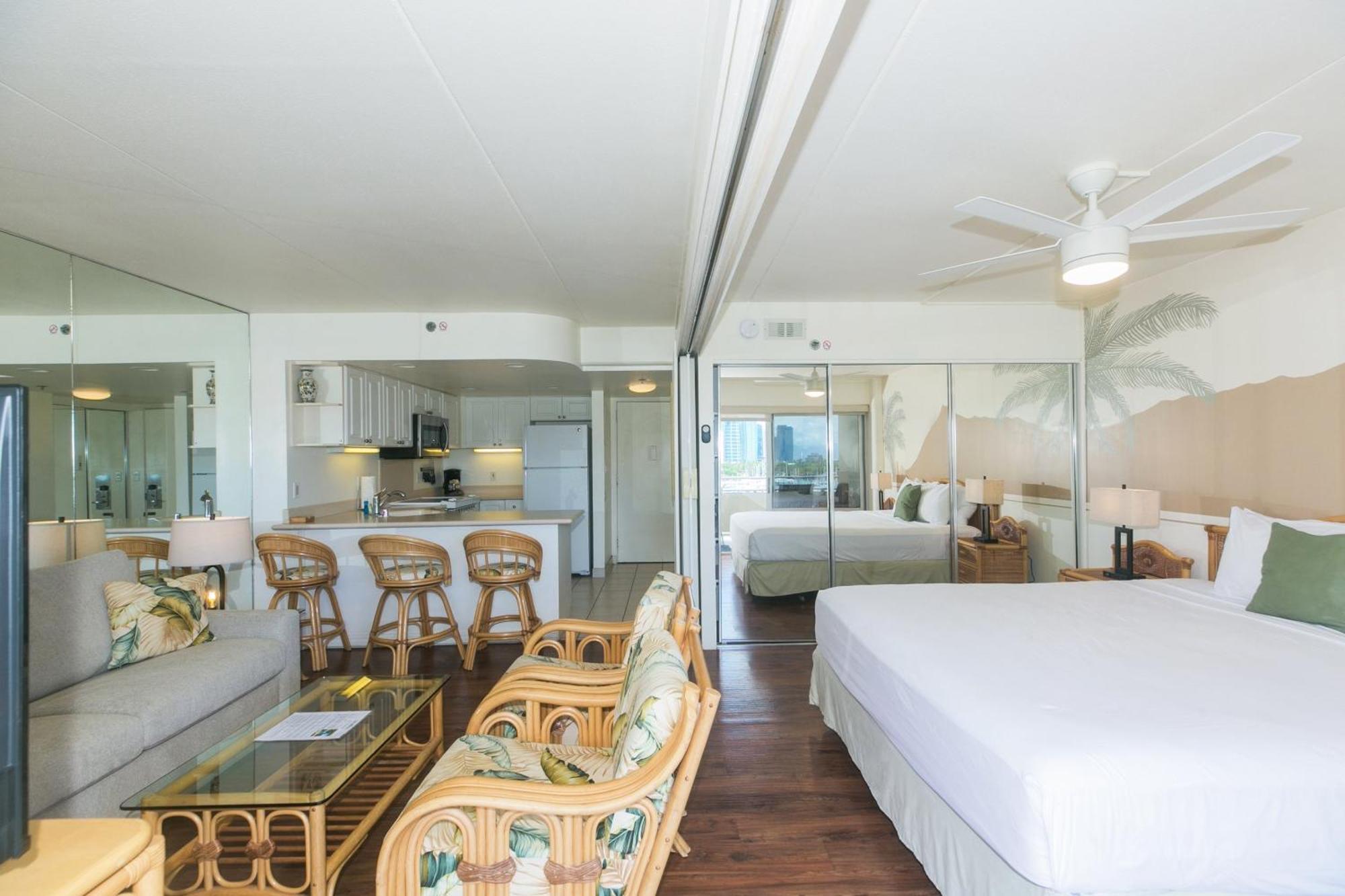 Ilikai Tower One Bedroom Harbor View *