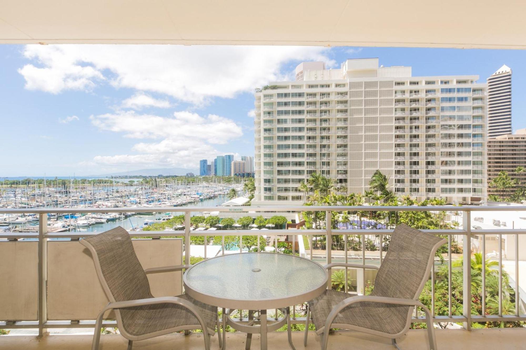 Apartment Ilikai Tower One Bedroom Harbor View *