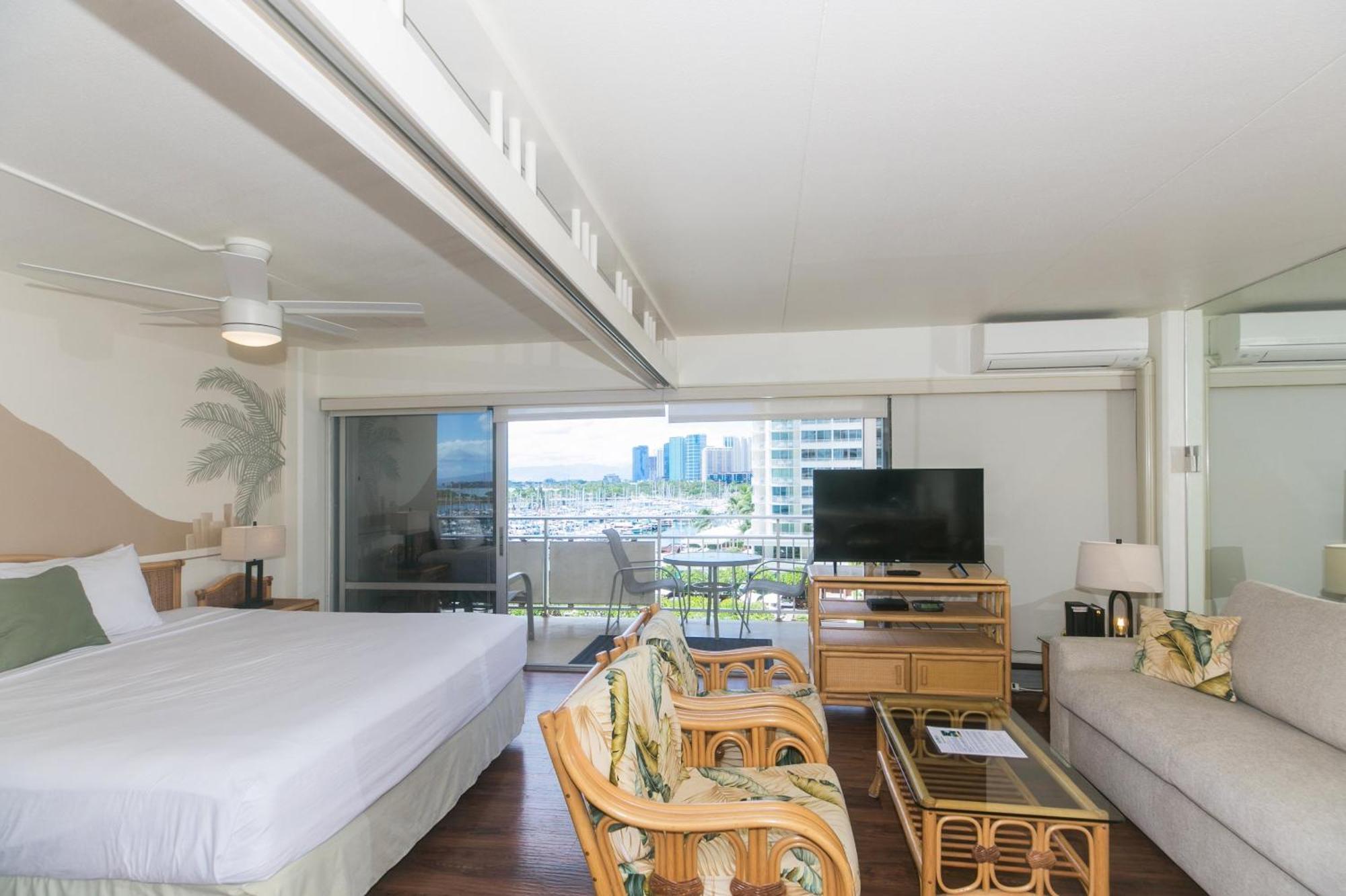 Apartment Ilikai Tower One Bedroom Harbor View