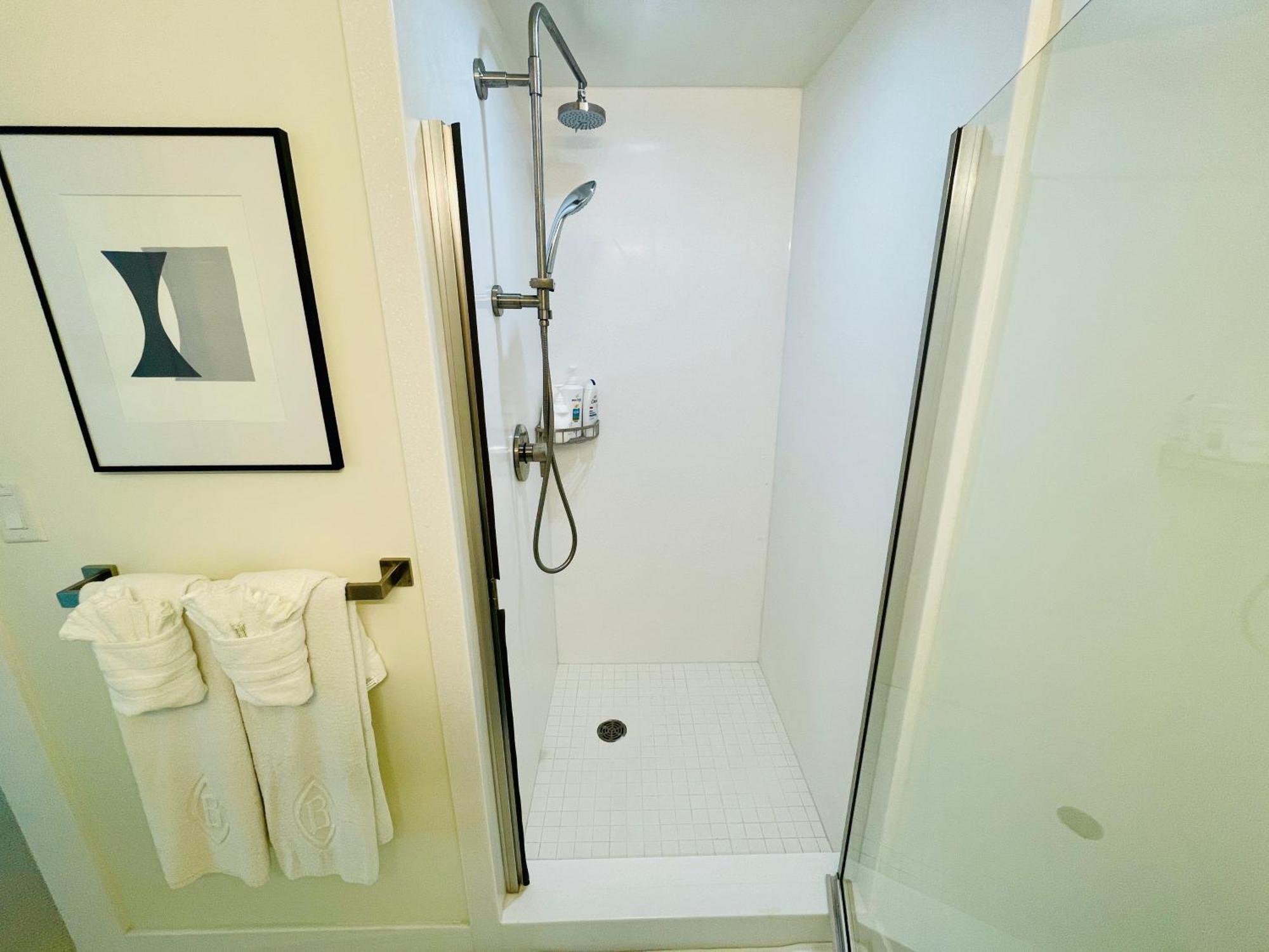 Penthouse Ocean View Two Bedroom Sleeps Eight 2607 Apartment