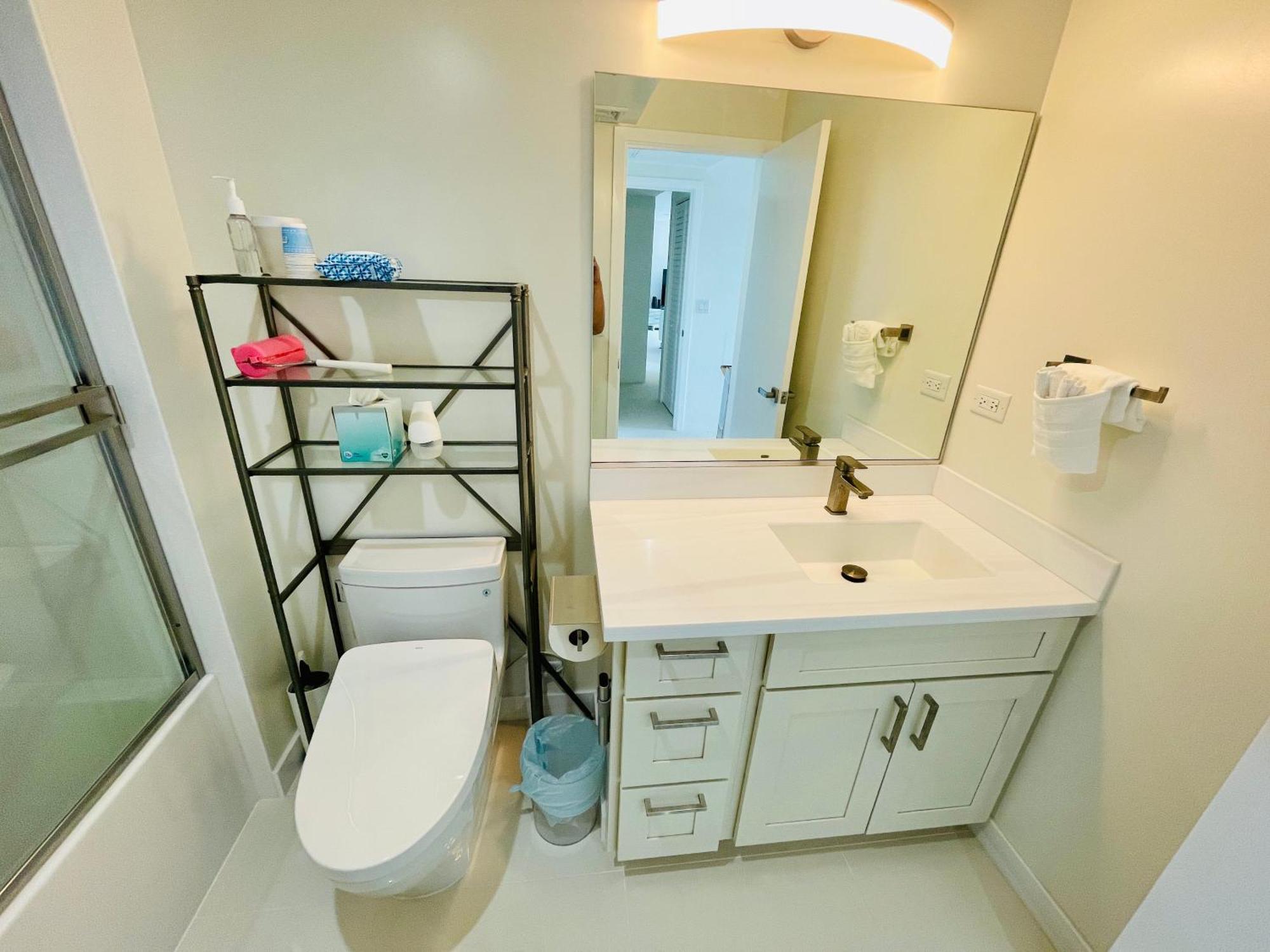 Penthouse Ocean View Two Bedroom Sleeps Eight 2607 Honolulu