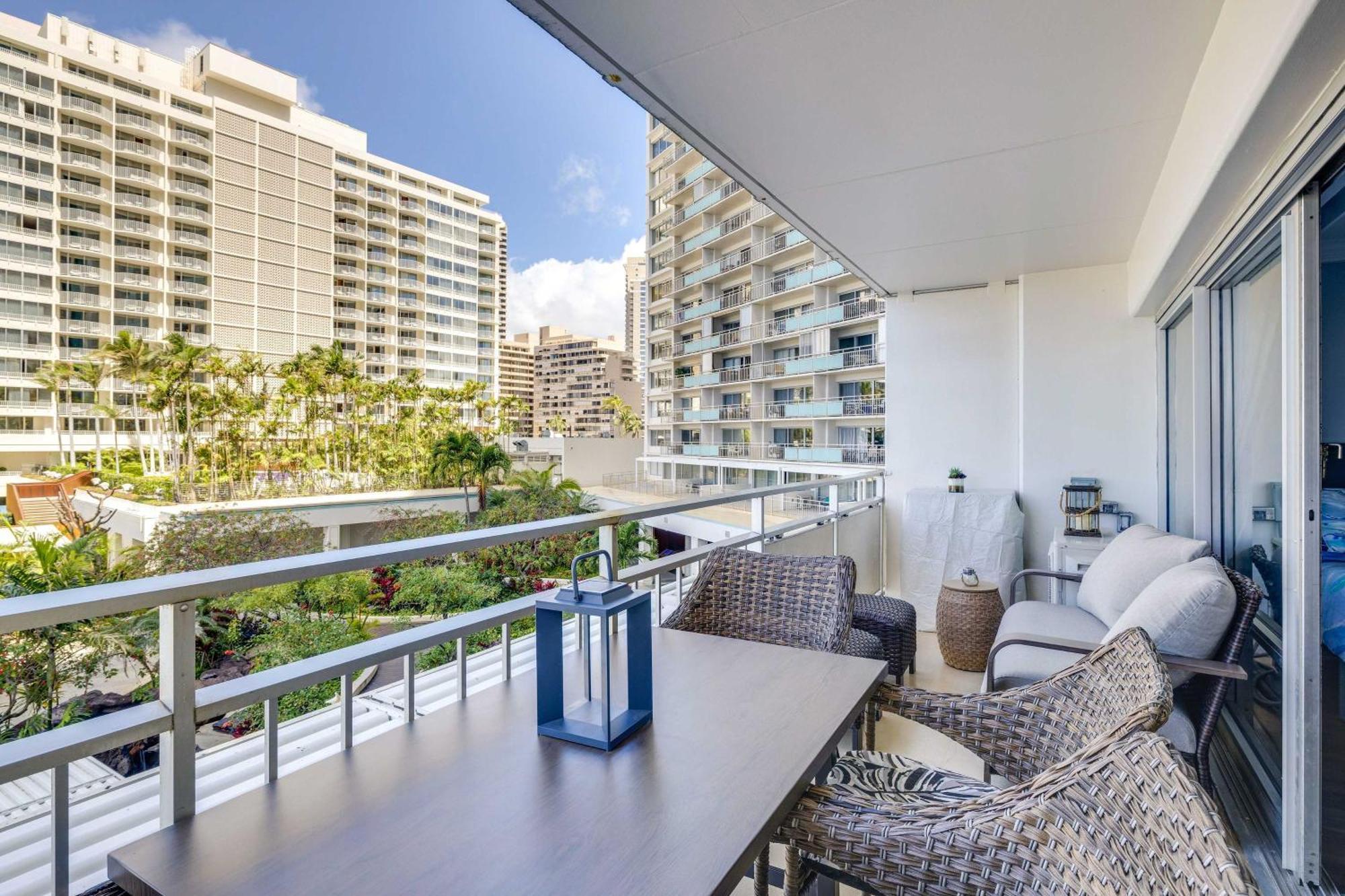 Apartment With Ocean View Parking Included!