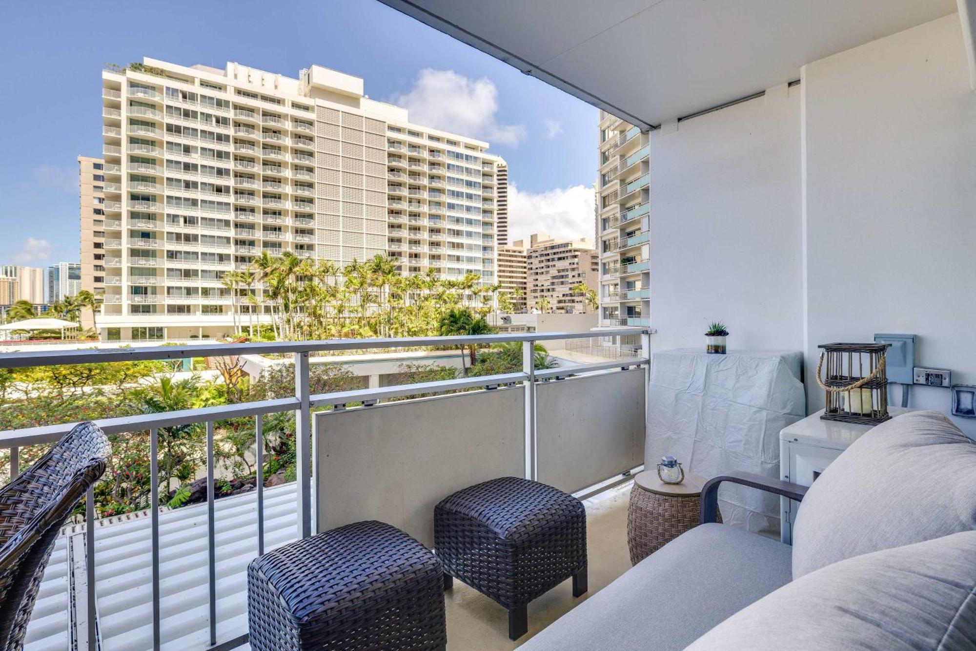 Apartment With Ocean View Parking Included!