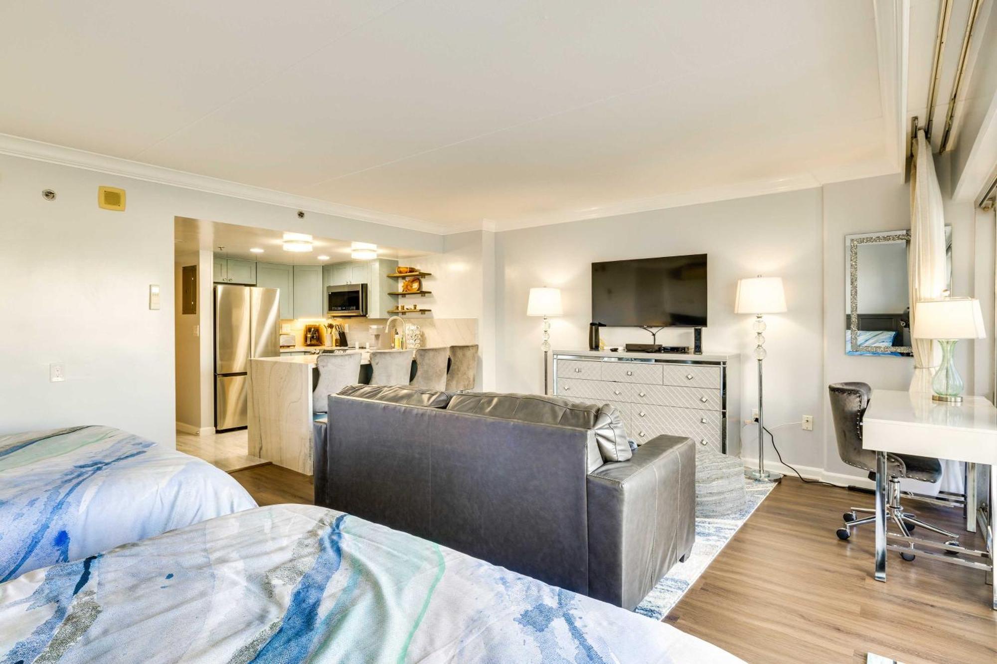 With Ocean View Parking Included! Apartment