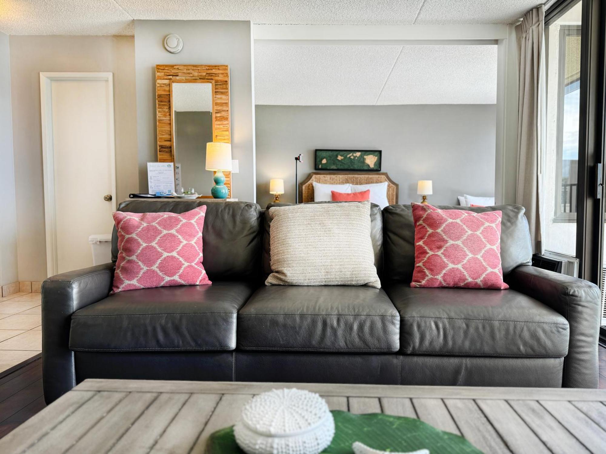 Apartment 1br Oceanview Condo, Near Waikiki With Parking