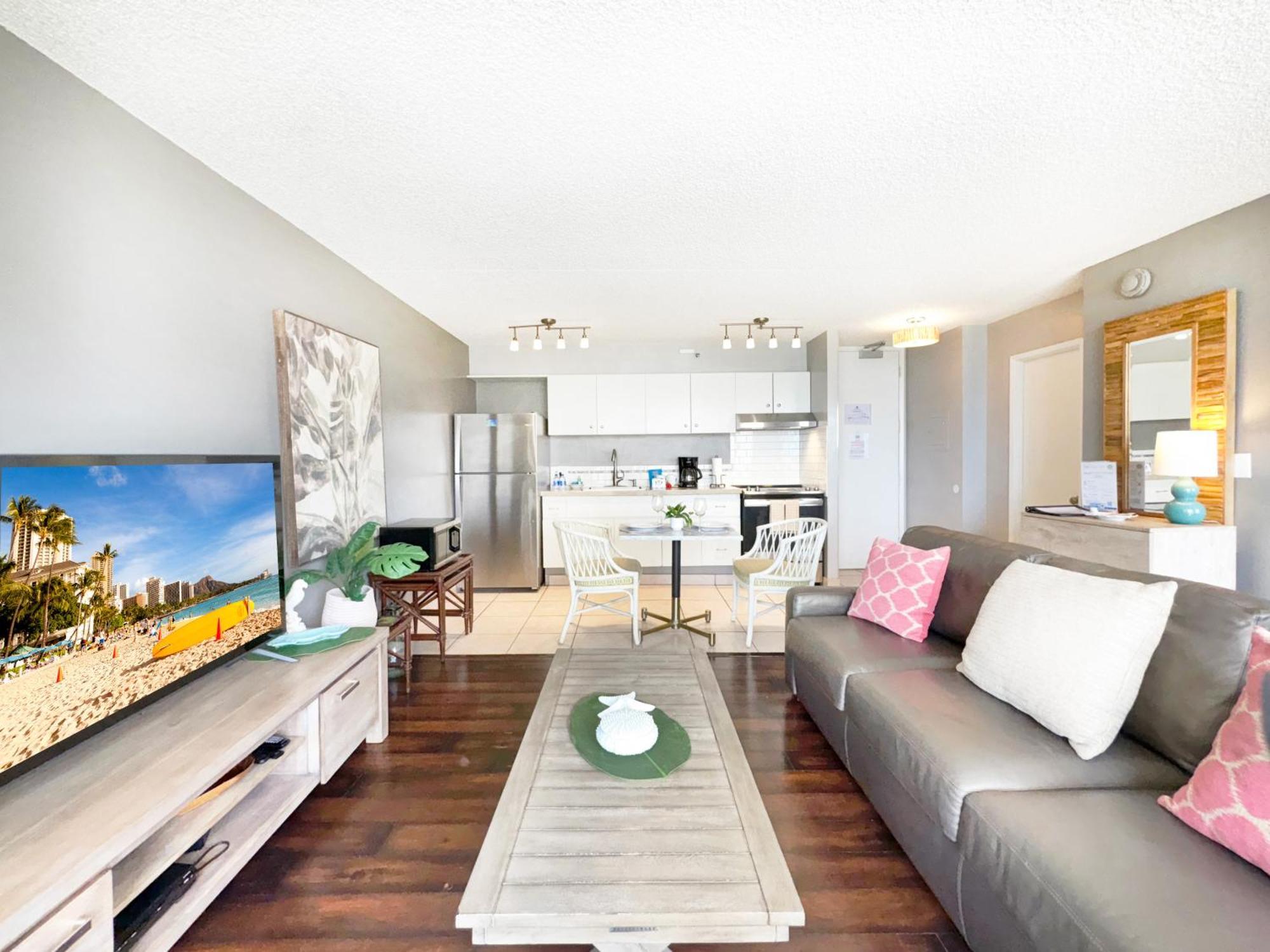 Apartment 1br Oceanview Condo, Near Waikiki With Parking *