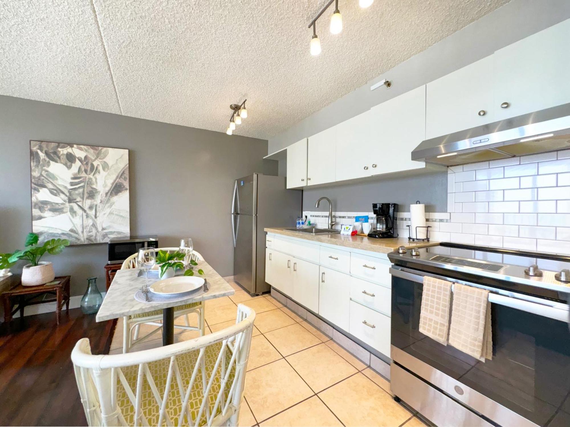 Apartment 1br Oceanview Condo, Near Waikiki With Parking