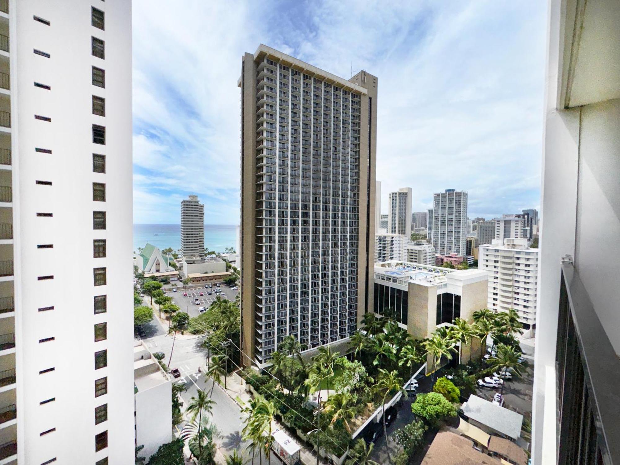 1br Oceanview Condo, Near Waikiki With Parking Apartment