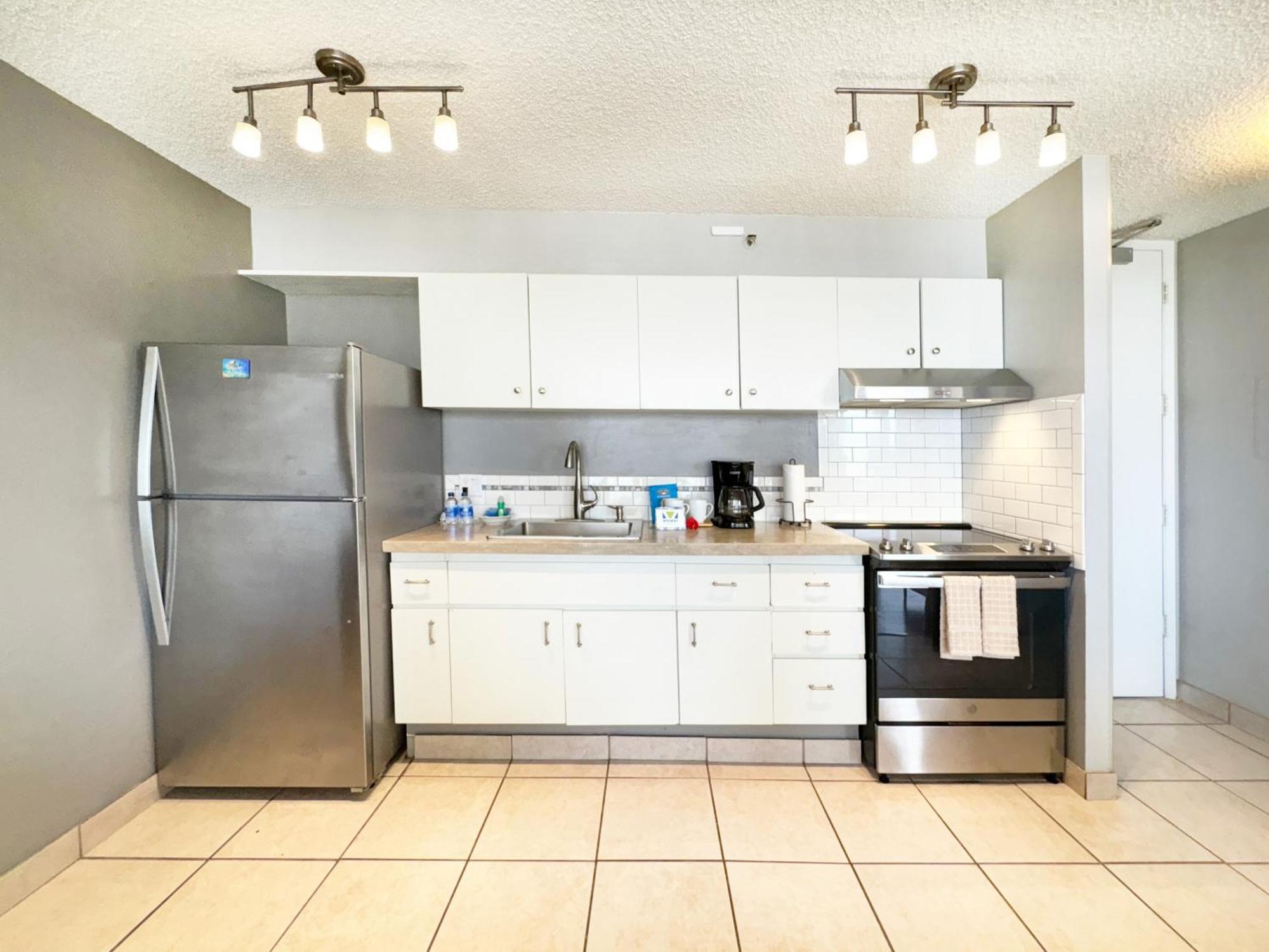 Apartment 1br Oceanview Condo, Near Waikiki With Parking