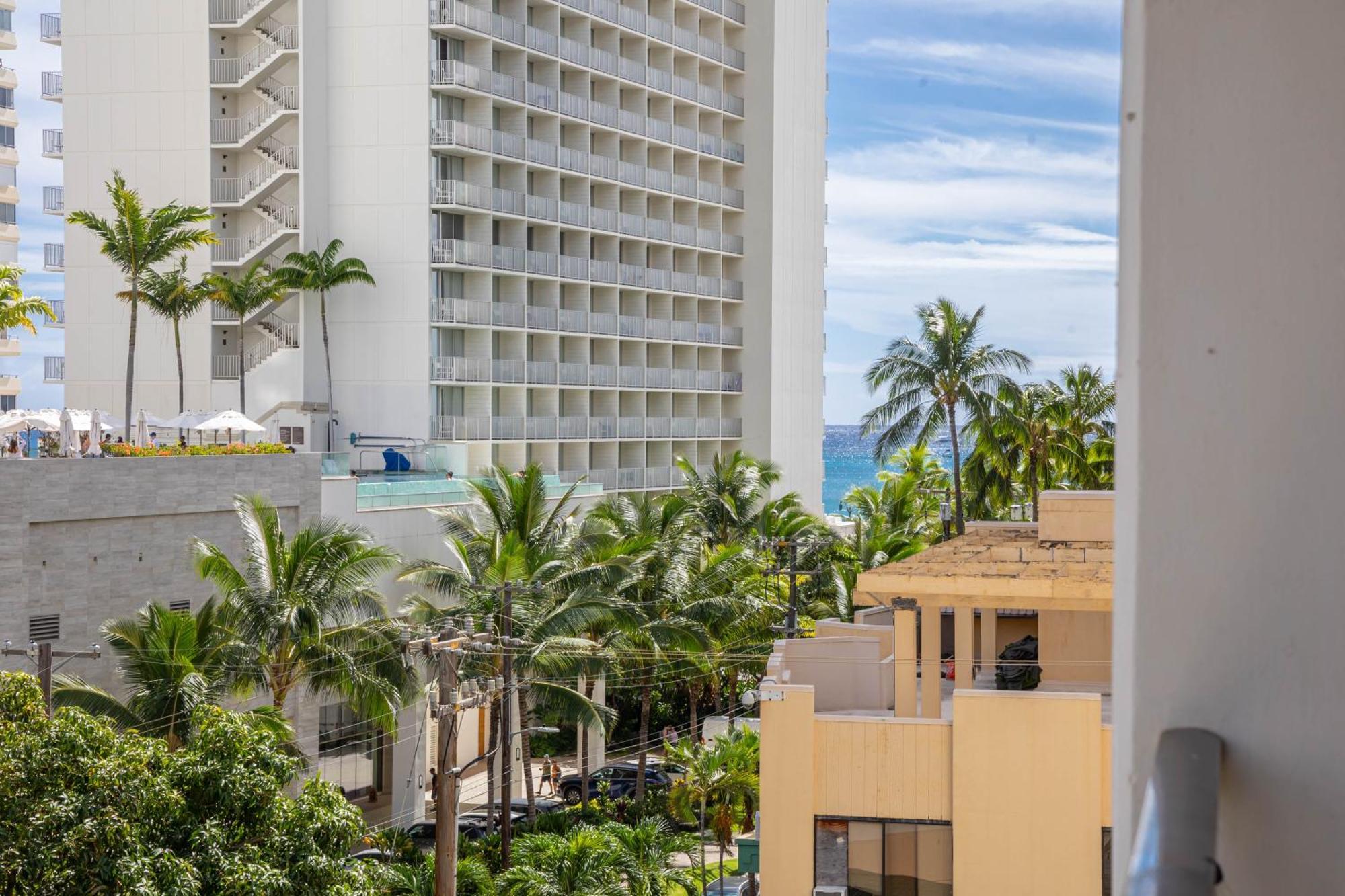 Kuhio At Waikiki 2br And 2ba Near With Parking Apartment Honolulu