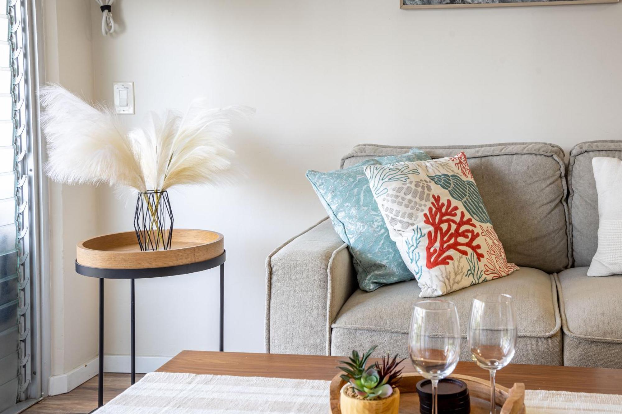 Kuhio At Waikiki 2br And 2ba Near With Parking * Honolulu