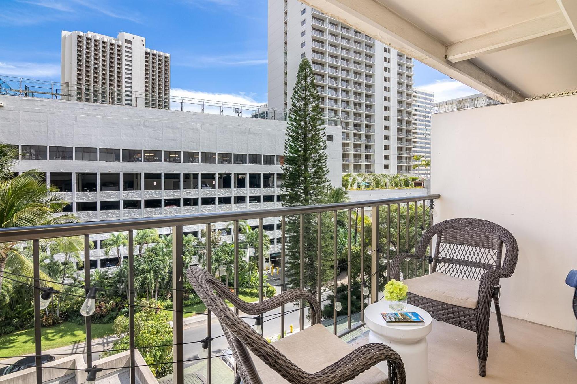 Apartment Kuhio At Waikiki 2br And 2ba Near With Parking *