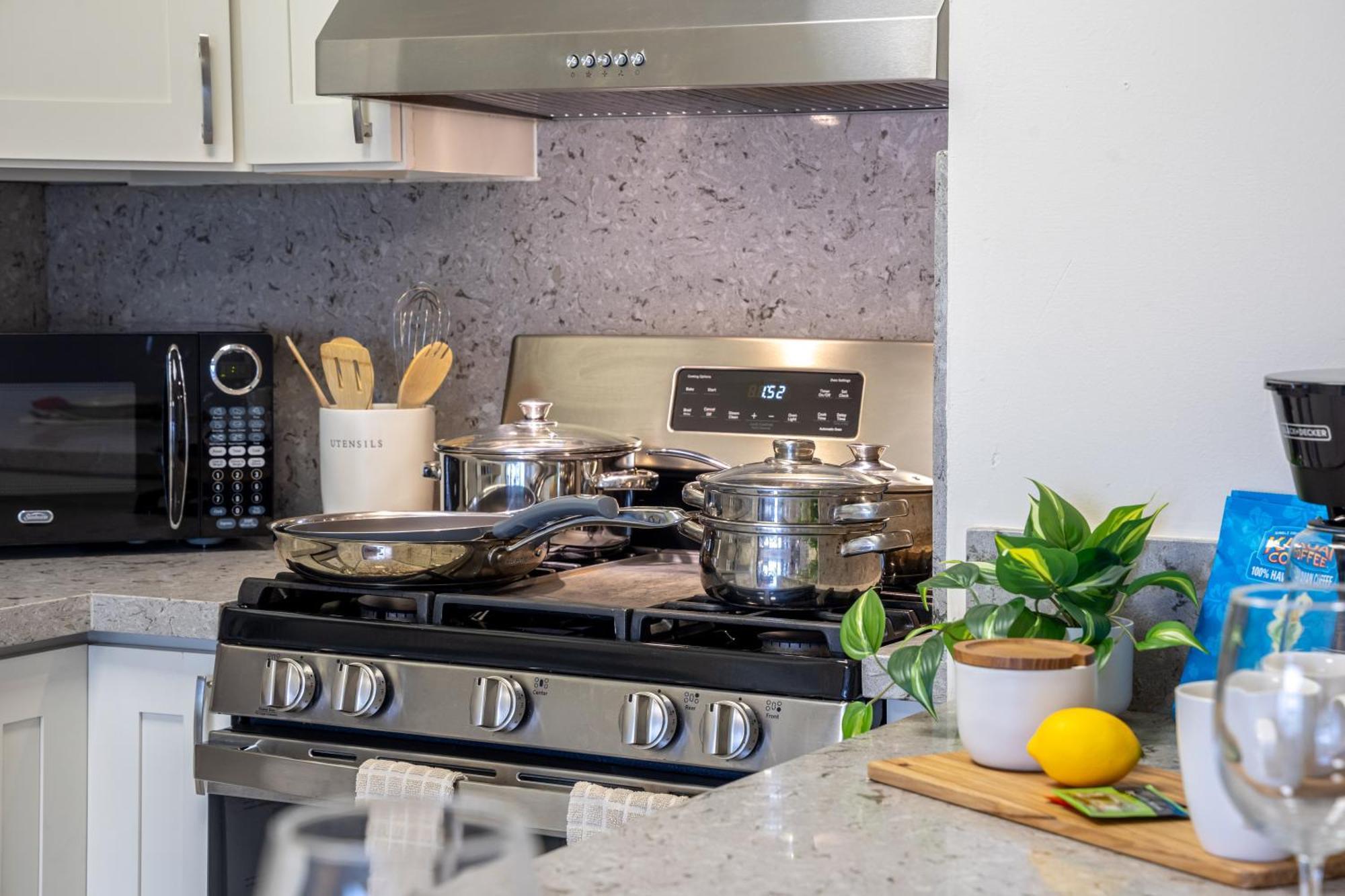 Kuhio At Waikiki 2br And 2ba Near With Parking Apartment Honolulu