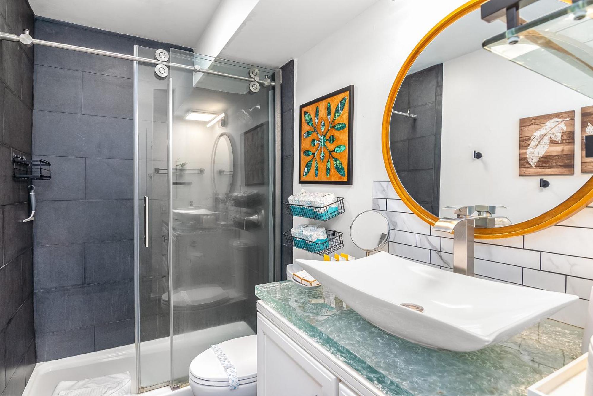 Apartment Kuhio At Waikiki 2br And 2ba Near With Parking Honolulu
